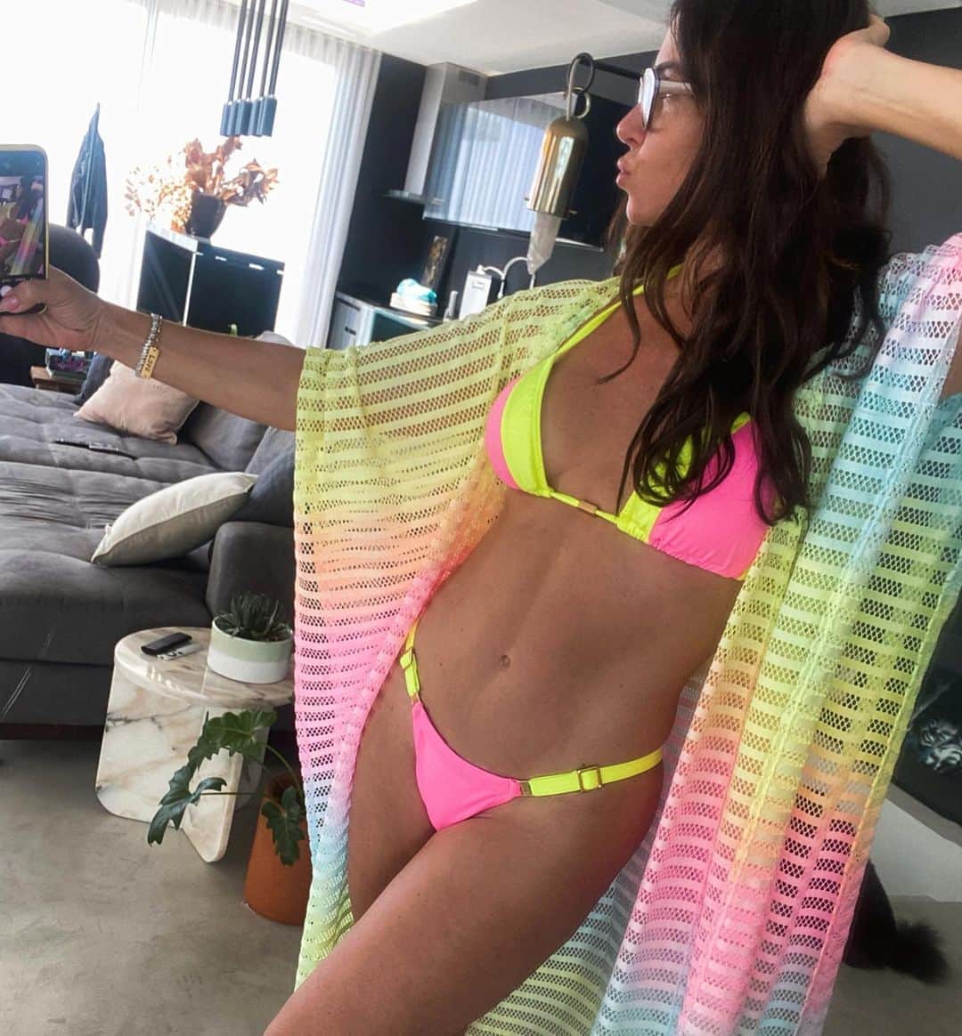 Giovanna Antonelliのインスタグラム：「Lindeza de dia! 🌈 Bem coloridoooo!!!」