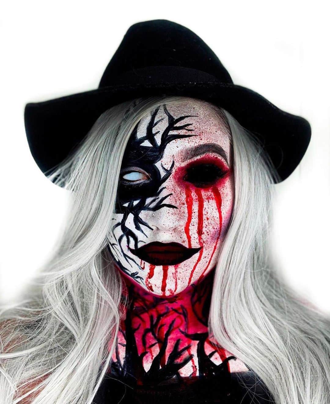 Jeffree Star Cosmeticsさんのインスタグラム写真 - (Jeffree Star CosmeticsInstagram)「🖤💉 @julia.d.goolia created this spooky look using our #BloodSugar palette & our #velourliquidlipstick in the shades Weirdo & Designer Blood 🖤 #jeffreestarcosmetics」10月19日 6時11分 - jeffreestarcosmetics