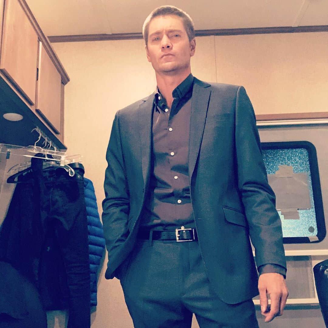 チャド・マイケル・マーレイさんのインスタグラム写真 - (チャド・マイケル・マーレイInstagram)「Some dress to impress. I dress... because  scene 116 calls for it. 😂  That’s a wrap on #TycoonsKiss We finished on a 17 hour day. 🧟‍♂️ #Blessed #WouldntHaveItAnyOtherWay #DoTheWork」10月19日 6時08分 - chadmichaelmurray