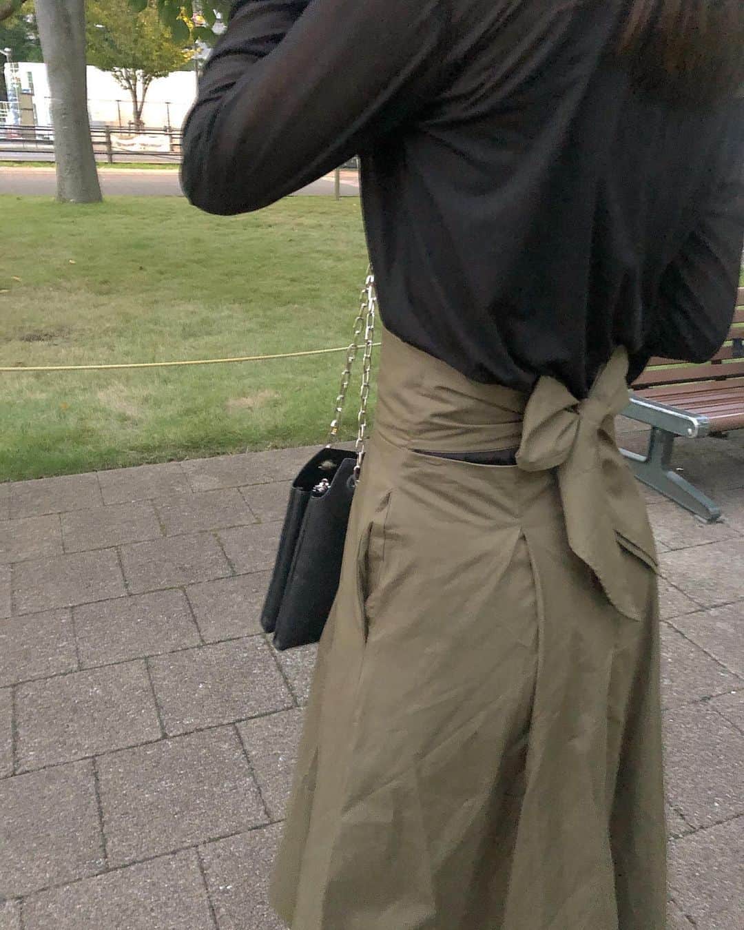 田崎さくらさんのインスタグラム写真 - (田崎さくらInstagram)「#今日のコーデ 🌵﻿ ﻿ ﻿ 今日は天気が良くて公園日和✌︎﻿ ﻿ 晴れてると新しいお洋服着て﻿ 出かけたくなる🥺﻿ ﻿ お気に入りのこのスカート、﻿ 後ろがリボンになってて可愛いの〜❤︎﻿ ﻿ ﻿」10月18日 21時12分 - sakura_tazaki