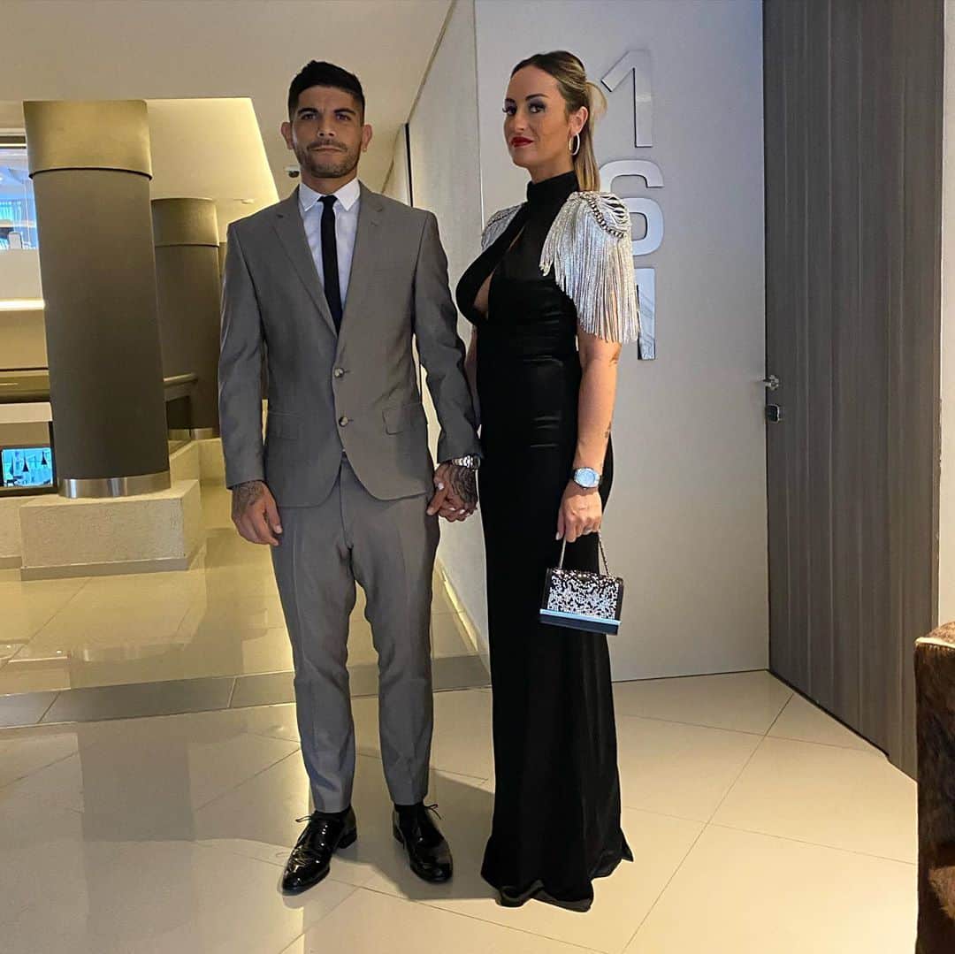 エベル・バネガのインスタグラム：「Feliz día de la madre .. espero que en este día tan especial disfruten mucho 🙏 LAS AMO ❤️😍 💕」