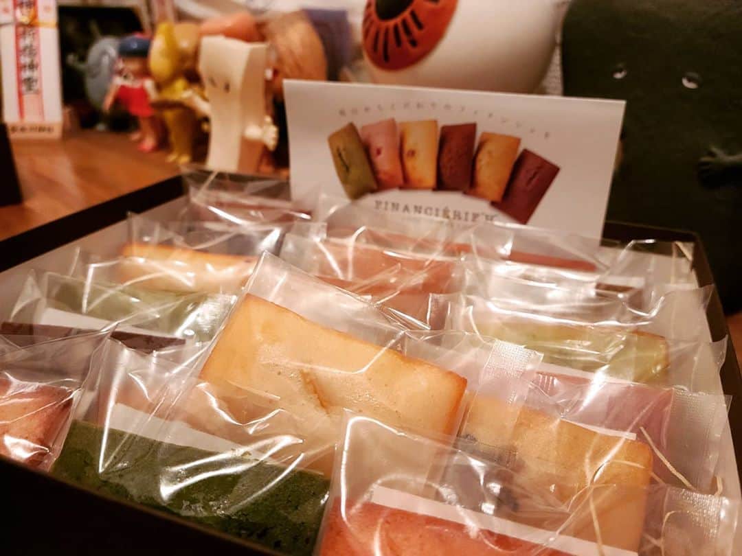 のインスタグラム：「『フィナンシェリーアッシュ』名古屋にあるフィナンシェ専門店♪さすが専門店！美味しさが違うのです！僕が好きなのはフランス産発酵バター♪他にもいろんな味があってそれぞれ香り&風味が凄いのですo(^o^)o  #フィナンシェ #フィナンシェ専門店 #フィナンシェリーアッシュ #洋菓子 #お取り寄せスイーツ #お菓子 #レギュラー松本 #あるある探険隊」