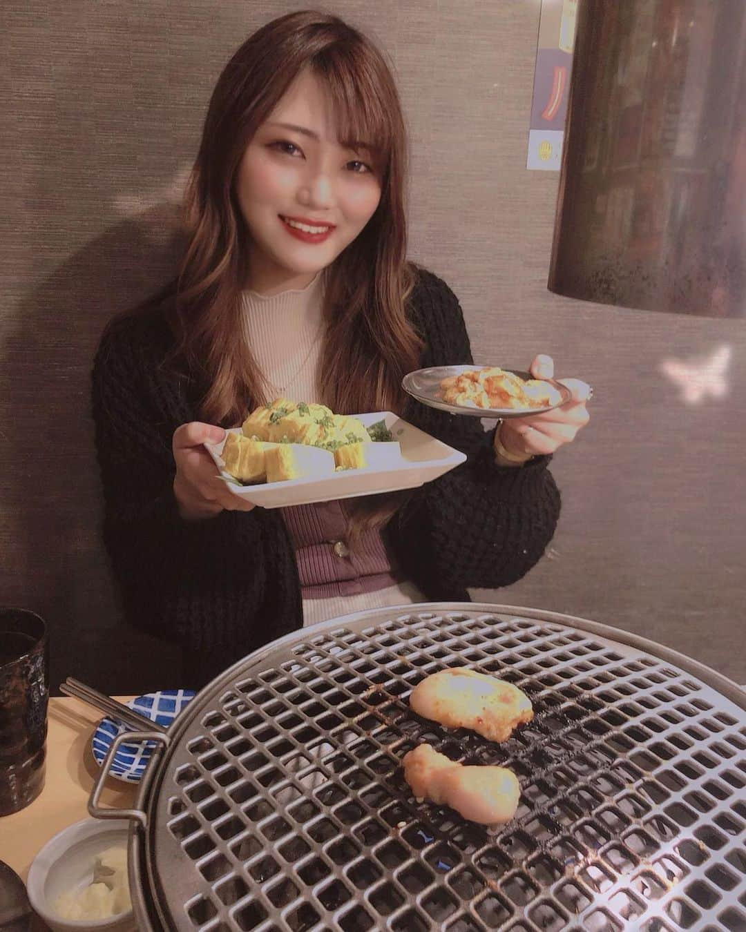 さやかさんのインスタグラム写真 - (さやかInstagram)「肉🍖 さやかの定番のお店い っぱい美味しくて食べてしまいます😚💕😅 とりあえず、ダイエットは頑張ってます〜笑😘 さりげない✨坂井店長の気配りには いつも感謝です〜😍❤️💕大好き❣️ 🐼いつもありがとうございます♥️皆様イチナナLIVEアプリダウンロード無料です💓さやか０９０４🍉検索🍉‼️出てきます🌈♥️毎朝5時55分から6時半までLIVE配信中🐼🐼毎朝待ってます🥂👗💓🌈🙌あっちゃん♥️Ask♥️も時間帯をずらしてエランドール後イチナナLIVE配信中💁🏼‍♀️こちらも盛り上がってるので是非来てください💕🎉♣️🌈🤍エランドール🎷ＰＭ8:00-ＡＭ1:00です🚨エランドールにも是非遊びに来てください〜✌️🐰💕🌻 #帯広エランドール #帯広E'lan d'or#帯広ラウンジ #帯広スナック#帯広snack #帯広 #十勝帯広 #帯広飲み屋 #帯広写真 #帯広ローヤルプラザビル #北海道 #帯広可愛い #帯広ホステス #帯広飲み放題 #帯広アルバイト募集#帯広アルバイト#帯広求人 #帯広おすすめ #帯広女の子#帯広バイト募集 #帯広オシャレ#帯広グルメ#帯広看板娘#帯広ダンス#帯広オフィスK#帯広祭り#帯広コスプレ#帯広イベント#帯広ターゲット」10月18日 21時24分 - sa0904ya