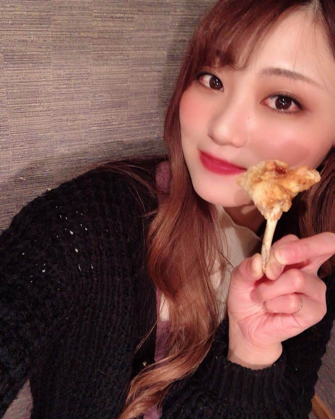 さやかさんのインスタグラム写真 - (さやかInstagram)「肉🍖 さやかの定番のお店い っぱい美味しくて食べてしまいます😚💕😅 とりあえず、ダイエットは頑張ってます〜笑😘 さりげない✨坂井店長の気配りには いつも感謝です〜😍❤️💕大好き❣️ 🐼いつもありがとうございます♥️皆様イチナナLIVEアプリダウンロード無料です💓さやか０９０４🍉検索🍉‼️出てきます🌈♥️毎朝5時55分から6時半までLIVE配信中🐼🐼毎朝待ってます🥂👗💓🌈🙌あっちゃん♥️Ask♥️も時間帯をずらしてエランドール後イチナナLIVE配信中💁🏼‍♀️こちらも盛り上がってるので是非来てください💕🎉♣️🌈🤍エランドール🎷ＰＭ8:00-ＡＭ1:00です🚨エランドールにも是非遊びに来てください〜✌️🐰💕🌻 #帯広エランドール #帯広E'lan d'or#帯広ラウンジ #帯広スナック#帯広snack #帯広 #十勝帯広 #帯広飲み屋 #帯広写真 #帯広ローヤルプラザビル #北海道 #帯広可愛い #帯広ホステス #帯広飲み放題 #帯広アルバイト募集#帯広アルバイト#帯広求人 #帯広おすすめ #帯広女の子#帯広バイト募集 #帯広オシャレ#帯広グルメ#帯広看板娘#帯広ダンス#帯広オフィスK#帯広祭り#帯広コスプレ#帯広イベント#帯広ターゲット」10月18日 21時24分 - sa0904ya