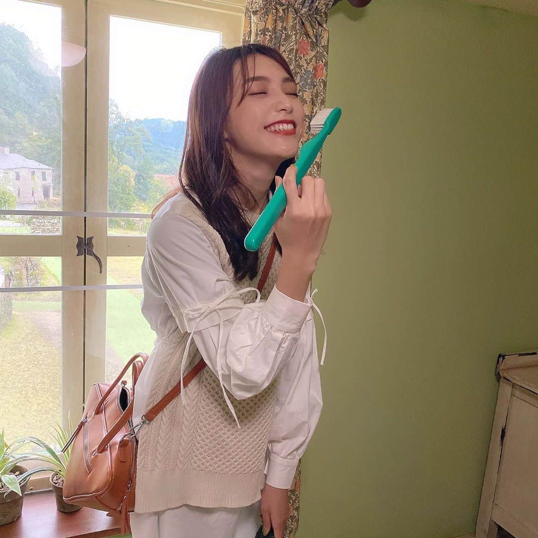 秋山未有さんのインスタグラム写真 - (秋山未有Instagram)「でかでか歯ブラシ🧼🧼  #ひつじのショーンファームガーデン #ローザンベリー多和田 #ひつじのショーン #女子旅 #滋賀観光 #滋賀旅行」10月18日 21時28分 - miyu_akiyama