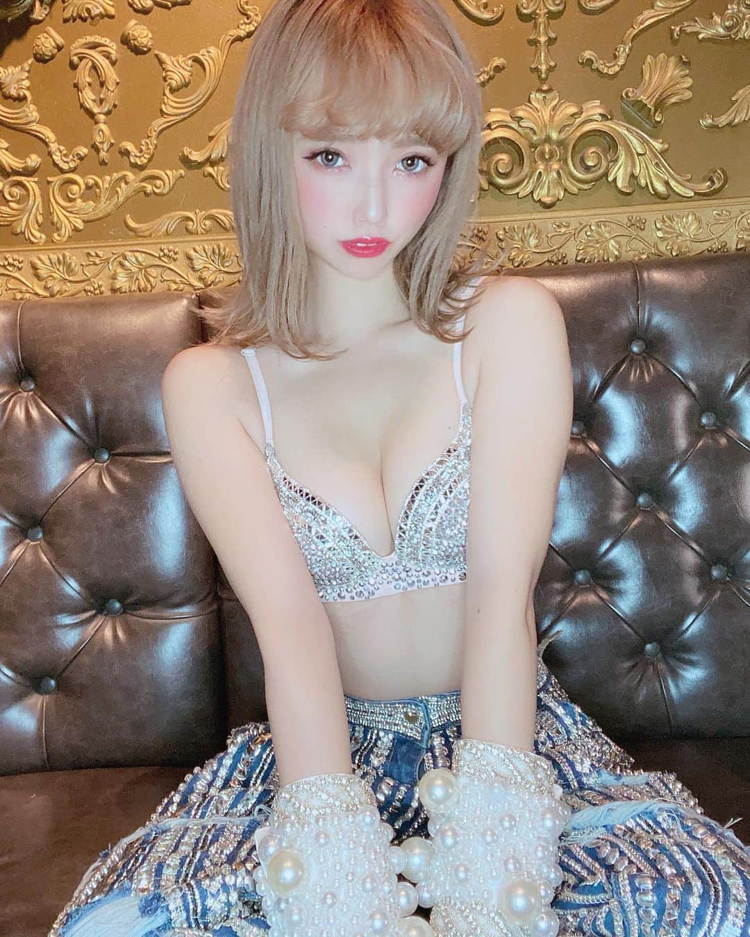 yokoのインスタグラム：「. 後半戦めっちゃ出演あるので 沢山会いに来てくれると嬉しい💕 休みの間毎日病院いったので ちょっとましになりました😣❤️ 明日はネイルかえてマツエクつけて 気合い入れて行く🌹 . . . . . . . . . . . . . . . #エンタメ活動を止めない #アジア一のエンターテインメント #burlesque#burlesque lesquetokyo#バーレスク東京#ダンサー#透明少女#model#hairmake#makeup#love#ootd#fashion#instagood#instalike#instafashion#tokyo#pink #오오티디‭#셀카#메이크업#머리스타그램 #お洒落さんと繋がりたい#カメラ好きな人と繋がりたい#モデル#東京」