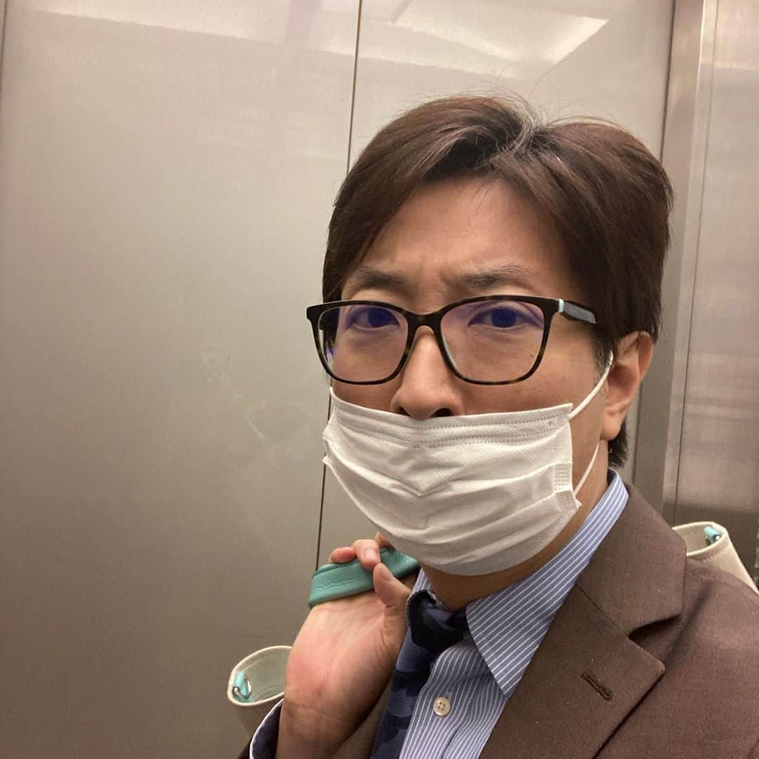 有村昆さんのインスタグラム写真 - (有村昆Instagram)「明日朝7時20分ごろ、 #フジテレビ「#めざましTV」に出るよ。  #鬼滅の刃　ヒットの秘密を考察‼️ 見てね！  そして、今夜は10時〜 #有村昆　#シネマラボ  YouTubeチャンネルにて、 #ジャッキー・チェン　？！さんと香港と回線を結んで生配信だよ！ ↓ youtu.be/CsiryCNjqVM」10月18日 21時29分 - kon_arimura