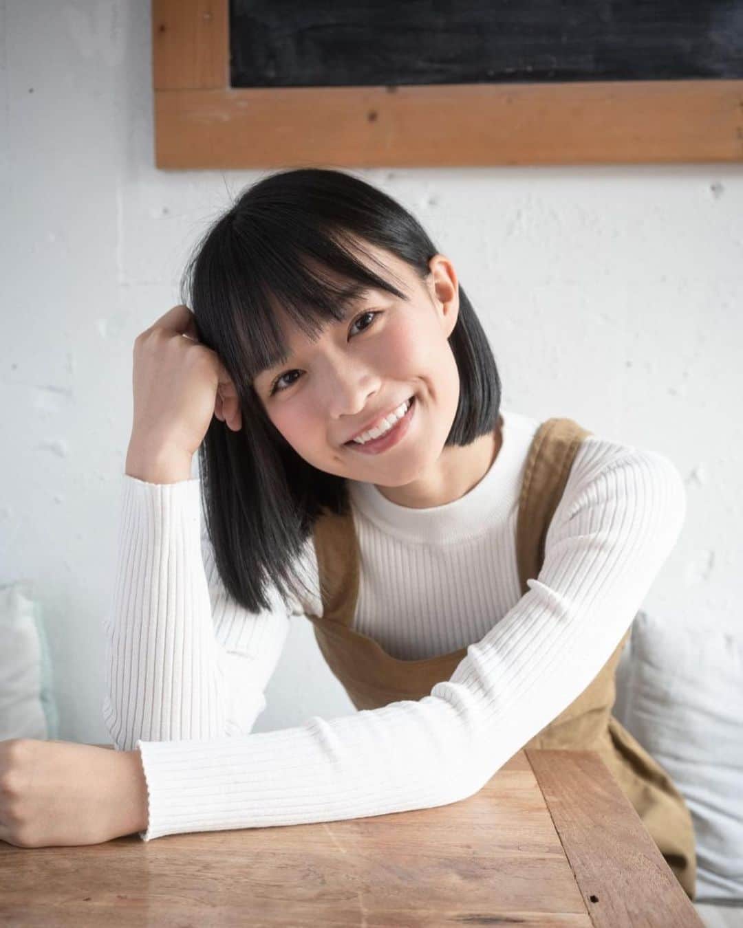 百川晴香さんのインスタグラム写真 - (百川晴香Instagram)「Cafeデート気分にどうぞ🙈🙈🙈 #笑顔 #えくぼ #japanesegirl #cute #無加工」10月18日 21時33分 - momokawaharuka