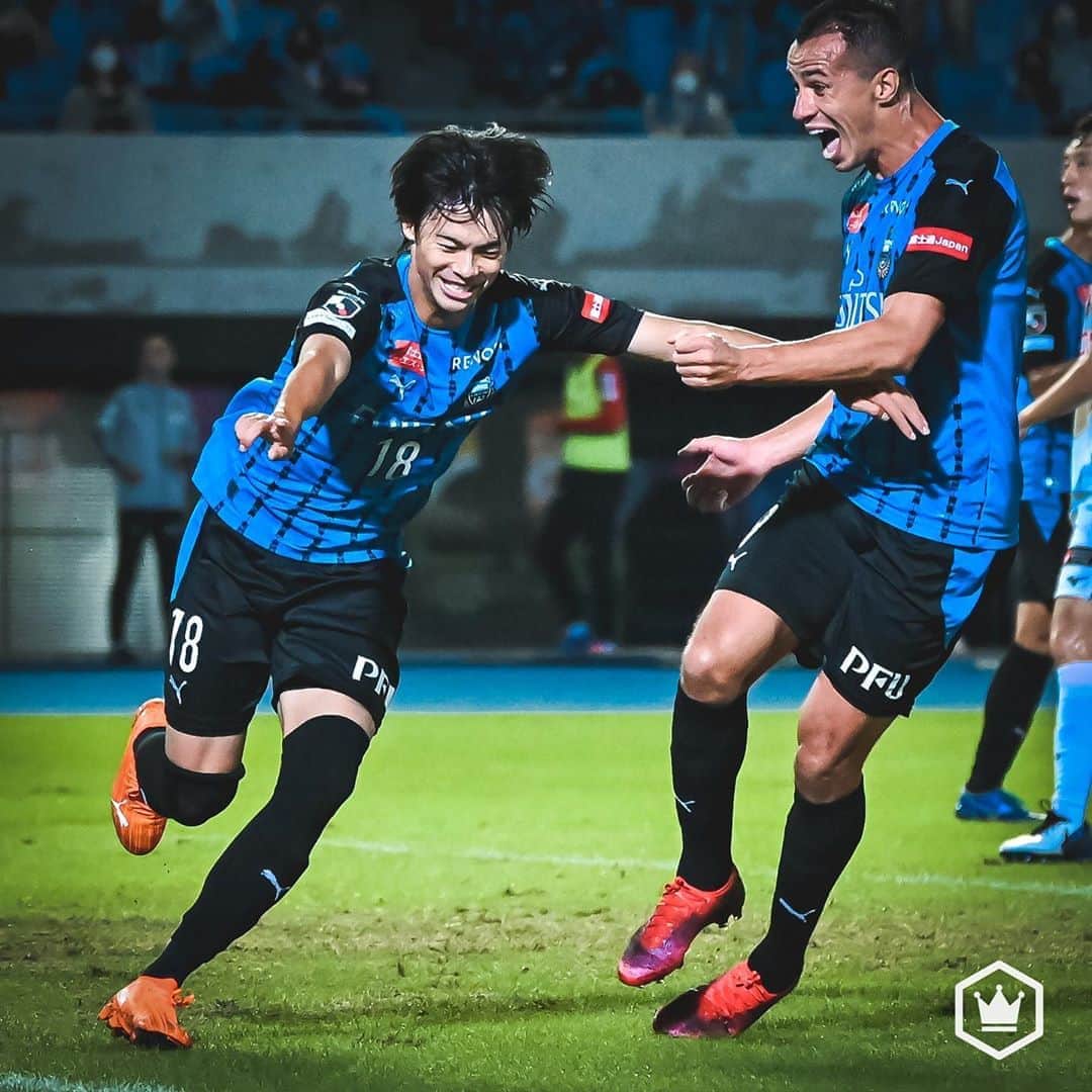 のインスタグラム：「. ただただ強い！川崎がJ1新記録の11連勝（2020.10.18）  📷Photo by @shimpeei（SOCCERKING）  #三笘薫 #KaoruMitoma #レアンドロダミアン #LeandroDamiao #川崎フロンターレ #frontale #Jリーグ #JLeague #J1 #J撮り #football #サッカーキング #⚽️ #サッカー」
