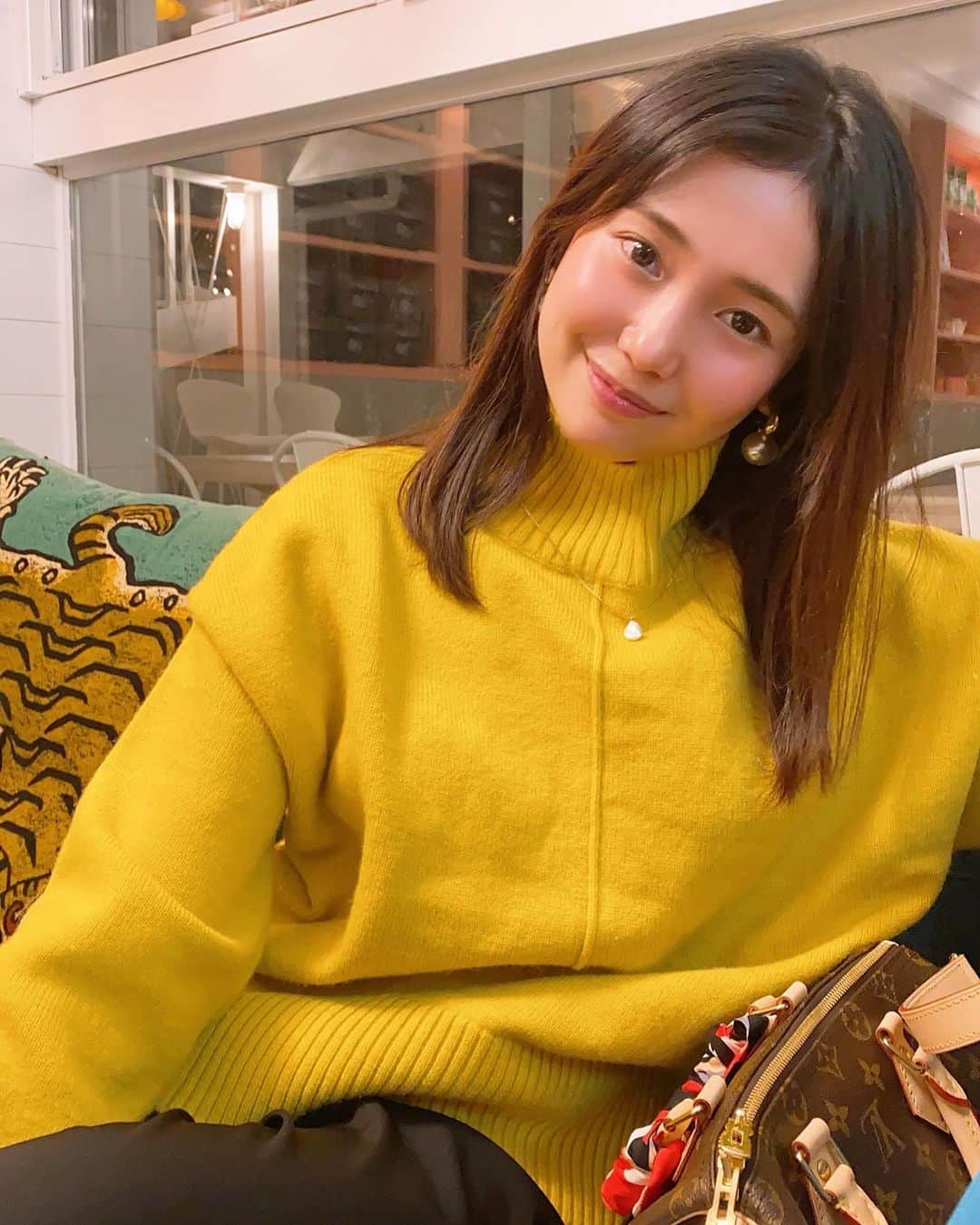 森ニーナのインスタグラム：「😳☕️✨🧡  着いた時は賑わってたのに急にみんな帰って無人状態😳笑  #teafanny #お洒落カフェ」