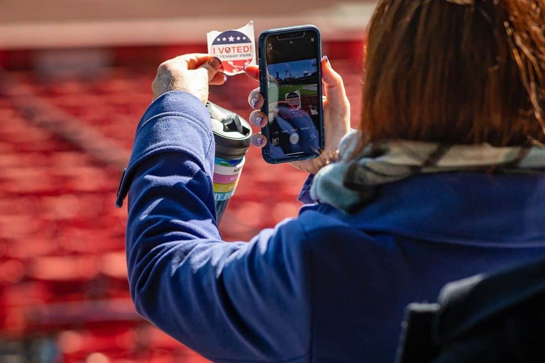 ボストン・レッドソックスさんのインスタグラム写真 - (ボストン・レッドソックスInstagram)「Batter’s Box ➡️ Ballot Box  (Boston residents can vote at Fenway from 11am-7pm today!)」10月18日 21時39分 - redsox