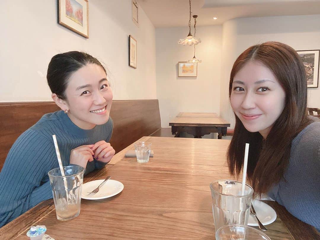 永島あゆみのインスタグラム：「🩰 久しぶりに　@yi_song_official 先生の レッスン♥️ レッスン受けられた事がとっても 嬉しかったのですがなんと！！！ #風馬翔 さんにお会いできて😍😍 めいちゃんってお声掛けて頂きもう 本当にびっくりで！！！！！ オーラがあって存在感が凄い方だなって 思ってはいたのですがまさか風馬さん だとは、、びっくりでした！ 約5年ぶりにお会いする事ができて とても嬉しかったですし宝塚時代から 風馬さんのダイナミックな踊りは ステキで好きだったので今日一緒に レッスンができて幸せな時間でした☺️  レッスン後も少しの時間でしたが 色々とお話しができて本当に嬉しい 1日でした♥️ 色々お話しする中で風馬さんの素敵な 考え方には本当に尊敬しますし レッスンの時のアドバイスまで頂き 本当に嬉しかったです🥰💗 素敵な1日に感謝です✨ 今日たくさんパワーを頂いたので 明日からも頑張ろ！！！ ・ @yi_song_official  #ballet  #バレエ #バレエレッスン #風馬翔 さん #宙組 #上級生の方 #宝塚 #宝塚歌劇団  #再会に感謝♥️」