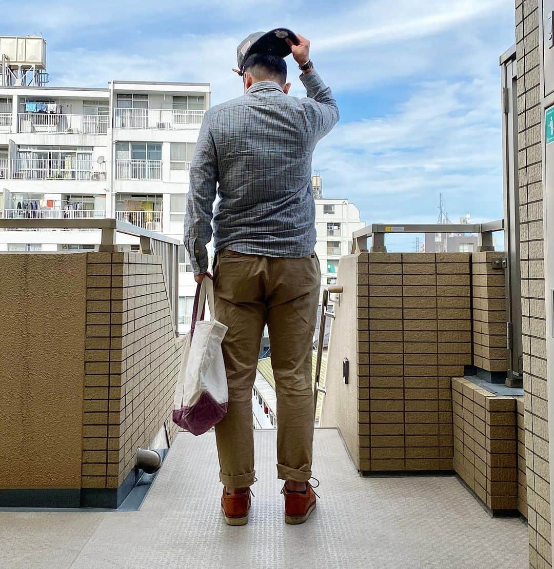 のインスタグラム：「☺︎ 通勤着を買いにユニクロへ . #ハリスツイード x #ニューエラ #harristweed x #newera  #ダブルアールエル #rrl #グラミチ #gramicci  #ダナー　#danner  #エルエルビーン #llbean」