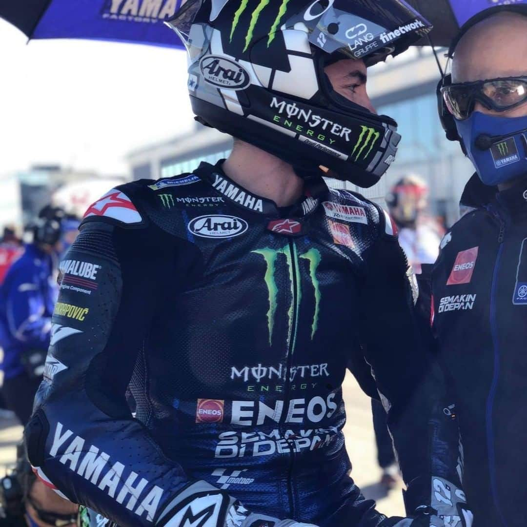 YamahaMotoGPさんのインスタグラム写真 - (YamahaMotoGPInstagram)「@maverick12official has a clear view of Turn 1 from P2 on the grid 👀   #MonsterYamaha  #MotoGP  #AragonGP」10月18日 21時53分 - yamahamotogp