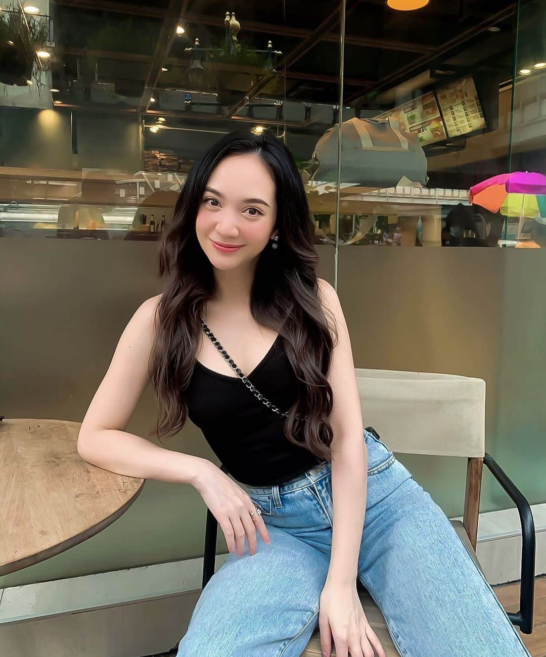 のインスタグラム：「ก่อนที่ผมจะสั้น 🖤👩🏻😜」