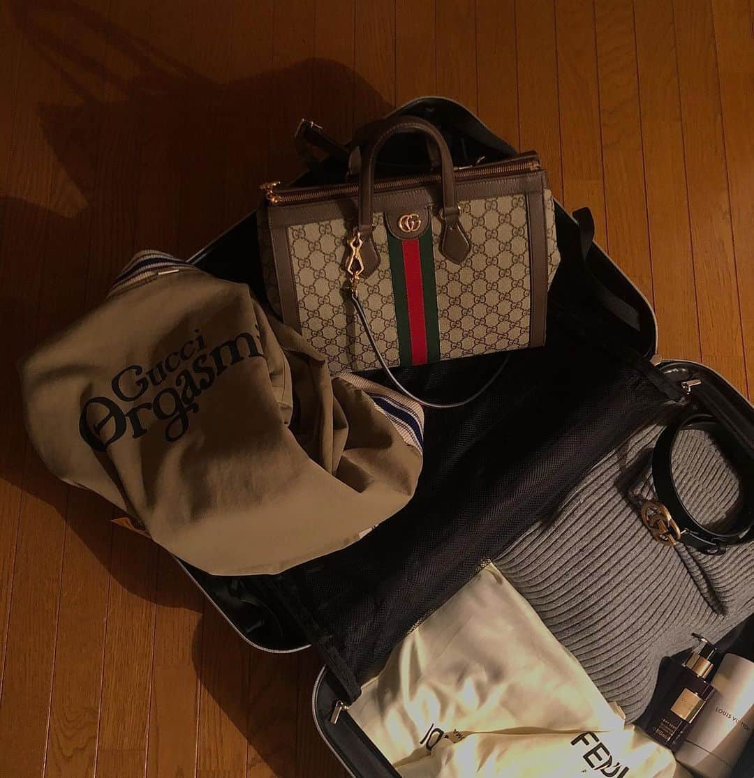 のインスタグラム：「準備完了🧳🖤 . #japanese #japan #workingholiday #torontolife #follow4follow #canada #canadian #tflers #followme #カナダ  #トロント #留学 #2020 #ワーホリ #日本 #海外生活 #海外留学 #語学留学 #東京  #ワーキングホリデー #岩手 #盛岡」