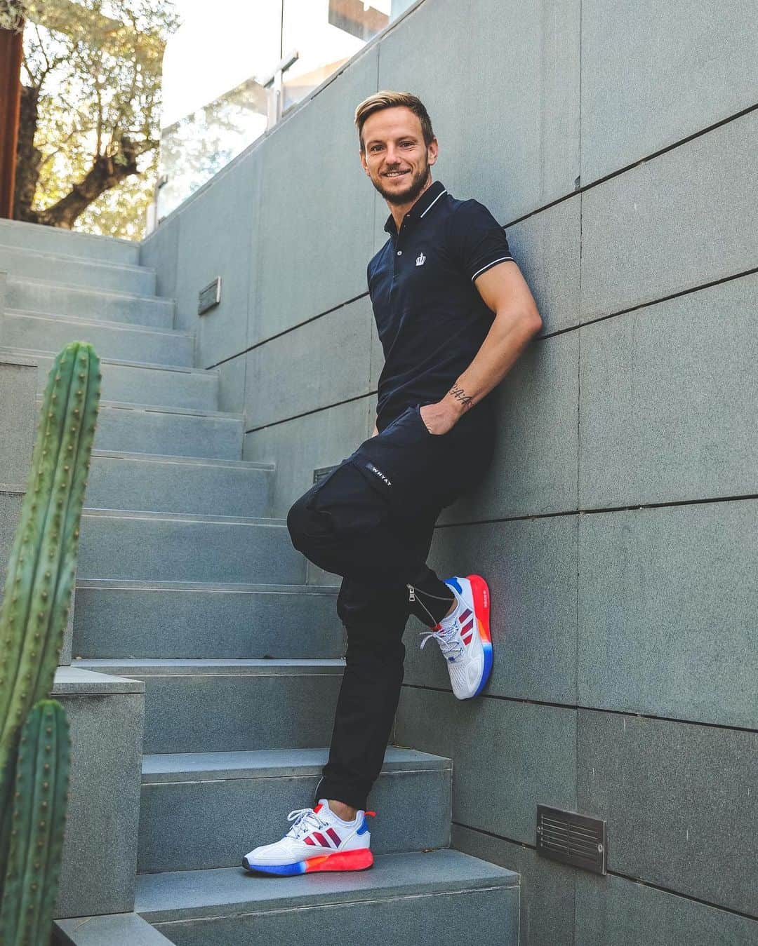 イヴァン・ラキティッチのインスタグラム：「ZX 2K BOOST, una comodidad sorprendente. #adidasZX @adidasoriginals @adidas_es」