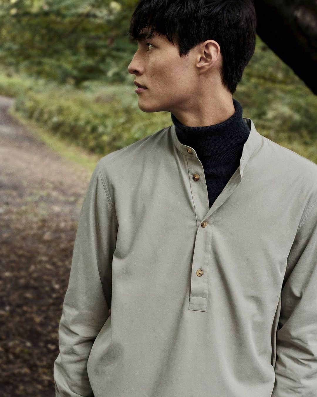 Club Monacoのインスタグラム：「Fewer buttons = more ease. Achieve a minimalist look with our Band Collar Popover Shirt .」