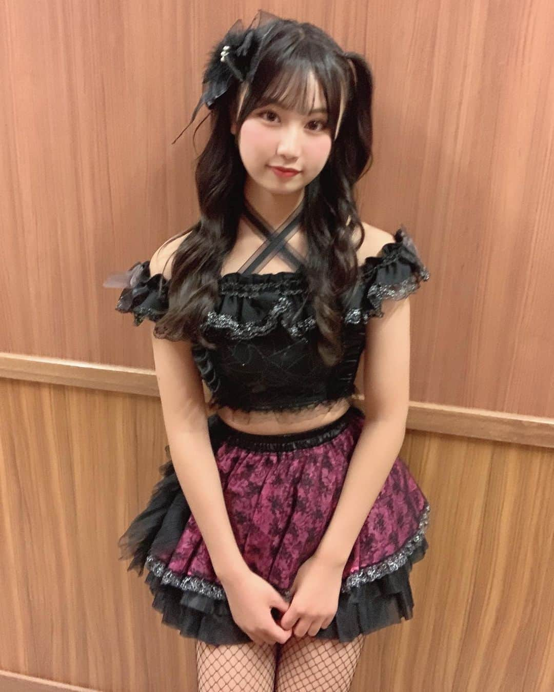 宮丸くるみさんのインスタグラム写真 - (宮丸くるみInstagram)「ハロウィン衣装…♥  ・ ・ ・  #リリバリ #lilyofthevalley #アイドル #idol #jk #17歳 #高校生 #衣装 #ハロウィン #halloween #黒髪 #ぱっつん前髪 #ハーフツイン #巻き髪 #ヘアアレンジ」10月18日 22時02分 - k_r_m1225