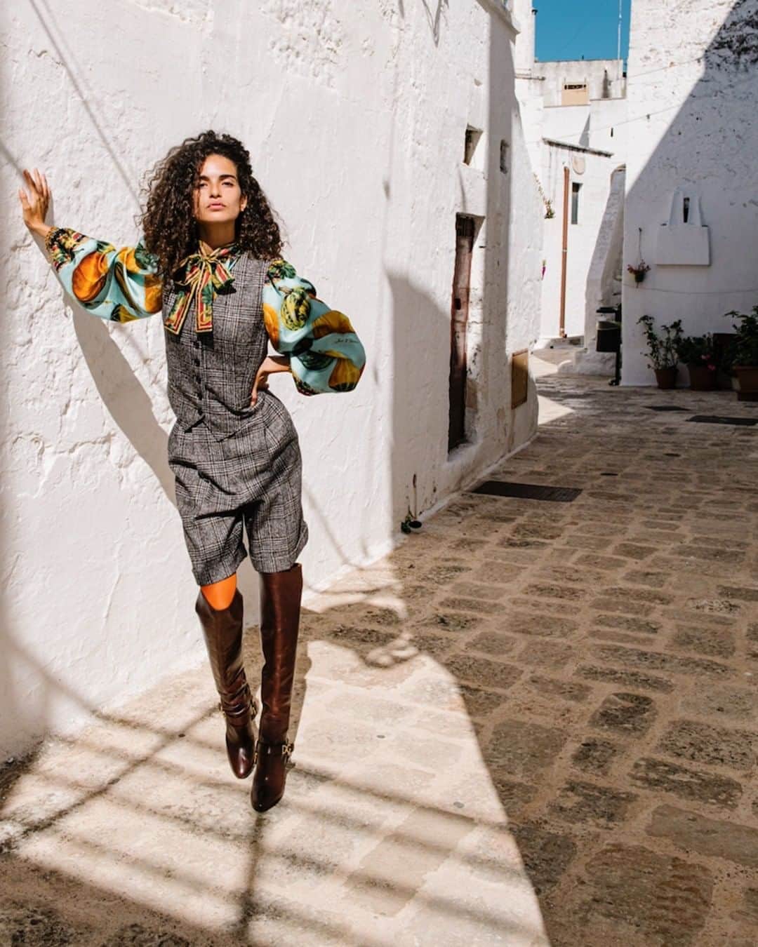 ドルチェ&ガッバーナさんのインスタグラム写真 - (ドルチェ&ガッバーナInstagram)「Stories from Puglia, Italia. Chiara wears a plaid vest and matching shorts, a twill blouse with a pumpkin print, tall high heel boots and a brown #DGSicilyBag in aria matelassé.    Shop the #DGFW20 look at the link in bio.    Shot by @francescofinizio_    #DolceGabbana #DGLovesPuglia #MadeInItaly🇮🇹」10月18日 22時00分 - dolcegabbana