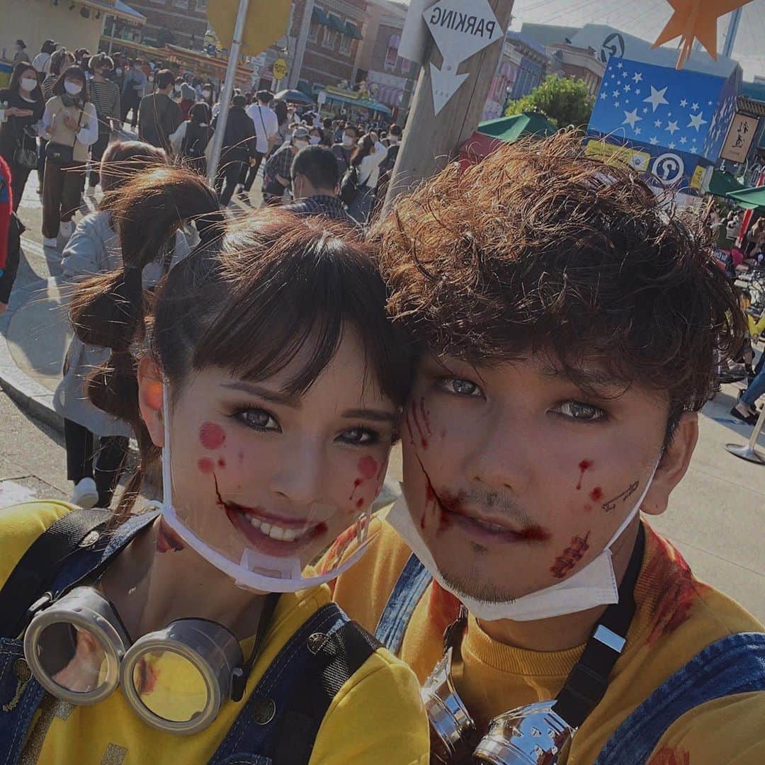 嵜本将光 さんのインスタグラム写真 嵜本将光 Instagram フィルターかけてるんだけれど こう見ると娘ってやっぱり妻と似てるんだなと思った Usj Usjハロウィン ハロウィンコスプレ ハロウィン仮装 ミニオン ミニオンコーデ 仮装