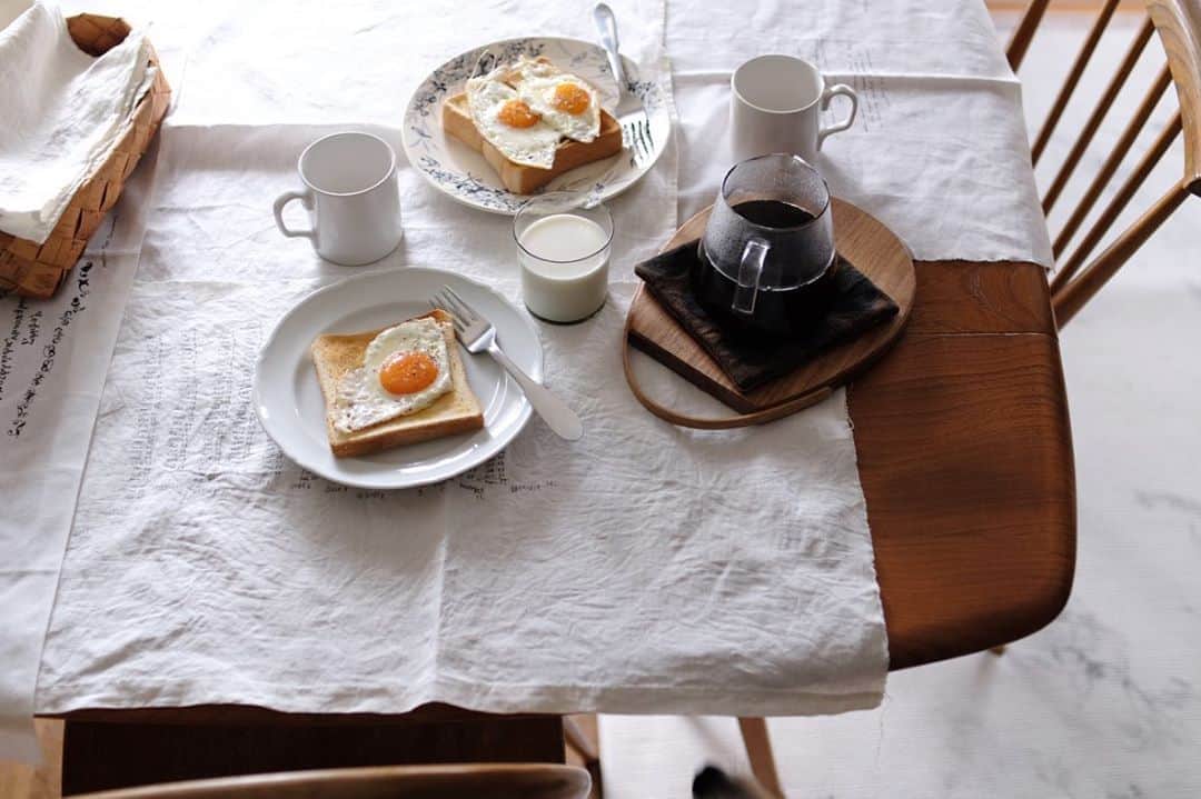 maggydaisyのインスタグラム：「_  鼻が見えてるよー  この1ヶ月まともに料理もしていない。  子供の頃に会った以来の従兄弟達は、 お互い歳をとって顔が全くわからなかった。。。  #antiques #antique #渡邊浩幸 #card_ya」