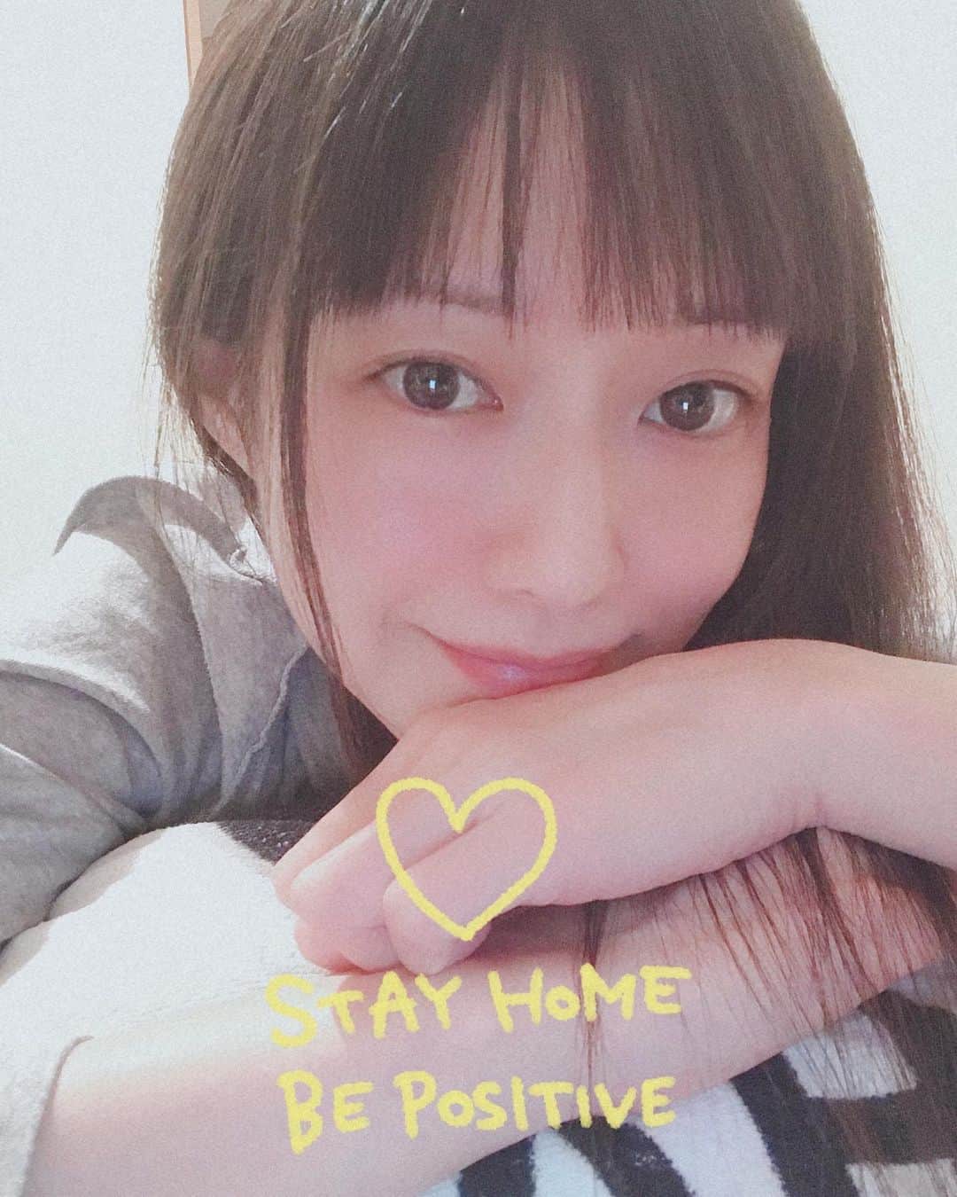 のインスタグラム：「もうこんな時間😴💦  ぎゅーっnight🌟  🌟🌌🐰🐷🐳🦄🚀🌏💓  #吉山りさ   #フリーモデル  #フリーランスモデル #me #instalike #アラフォーママ #モデル #model #Japanese #バスタオル女子 #バスタオルモデル #温泉 #温泉ソムリエ #お酒 #お風呂 #温泉モデル #温泉女子 #hotsprings #goodnight #ぎゅーっnight #夢でね #すっぴん #美容   #アラフォー #40代 #美肌ケア」