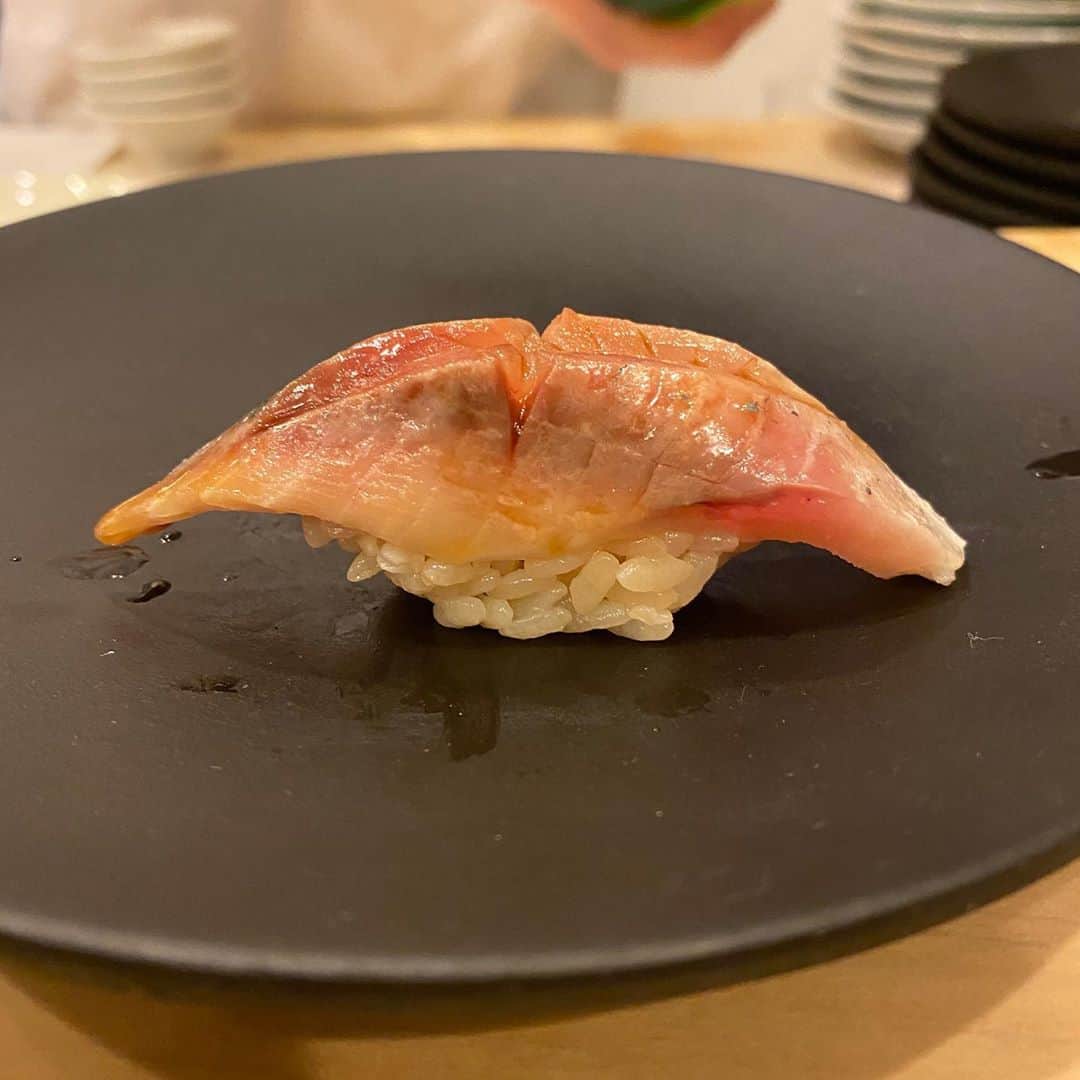 金巻ともこさんのインスタグラム写真 - (金巻ともこInstagram)「贅沢してきちゃった。  #sushi #寿司 #鮨 #鮨處やまだ  #おそとごはん金巻」10月18日 22時18分 - tomotomoco