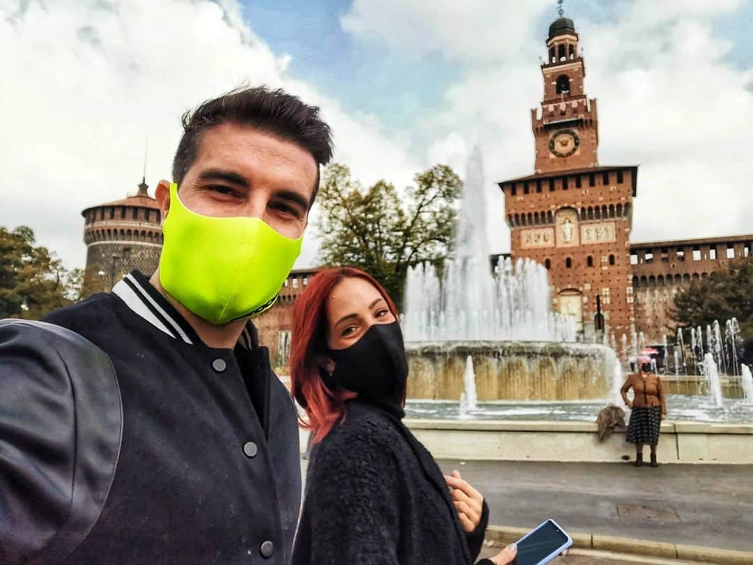 ニコーレ・デラ・モニカのインスタグラム：「💙 #milanogram #milano #castellosforzescomilano #domenicaalternativa #brunch #tramatmosfera」