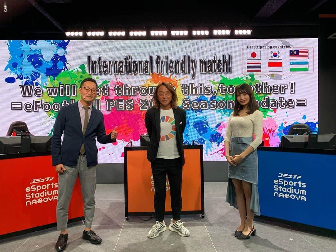 DJ MEGURUのインスタグラム：「ウイニングイレブン国際大会の実況。  昨年の国体以来、今回も北澤豪さんとお届けしました！  似鳥さんは福岡出身で浦和レッズファンで好きなサッカー選手はフラン代表のカンテ。なんじゃそりゃ！笑  決勝は日本VSインドネシア。惜しくもPKで敗れてしまいましたが白熱した試合でした。やっぱeスポーツは燃えますね！  今回はコロナ禍でオンラインイベントになりましたがまたオフラインでやれる日まで…コロナに負けずにこれからも頑張っていこう！  https://youtu.be/7rcBy3OGQ9o  #ウイニングイレブン #実況 #eスポーツ #北澤豪 #似鳥沙也加」