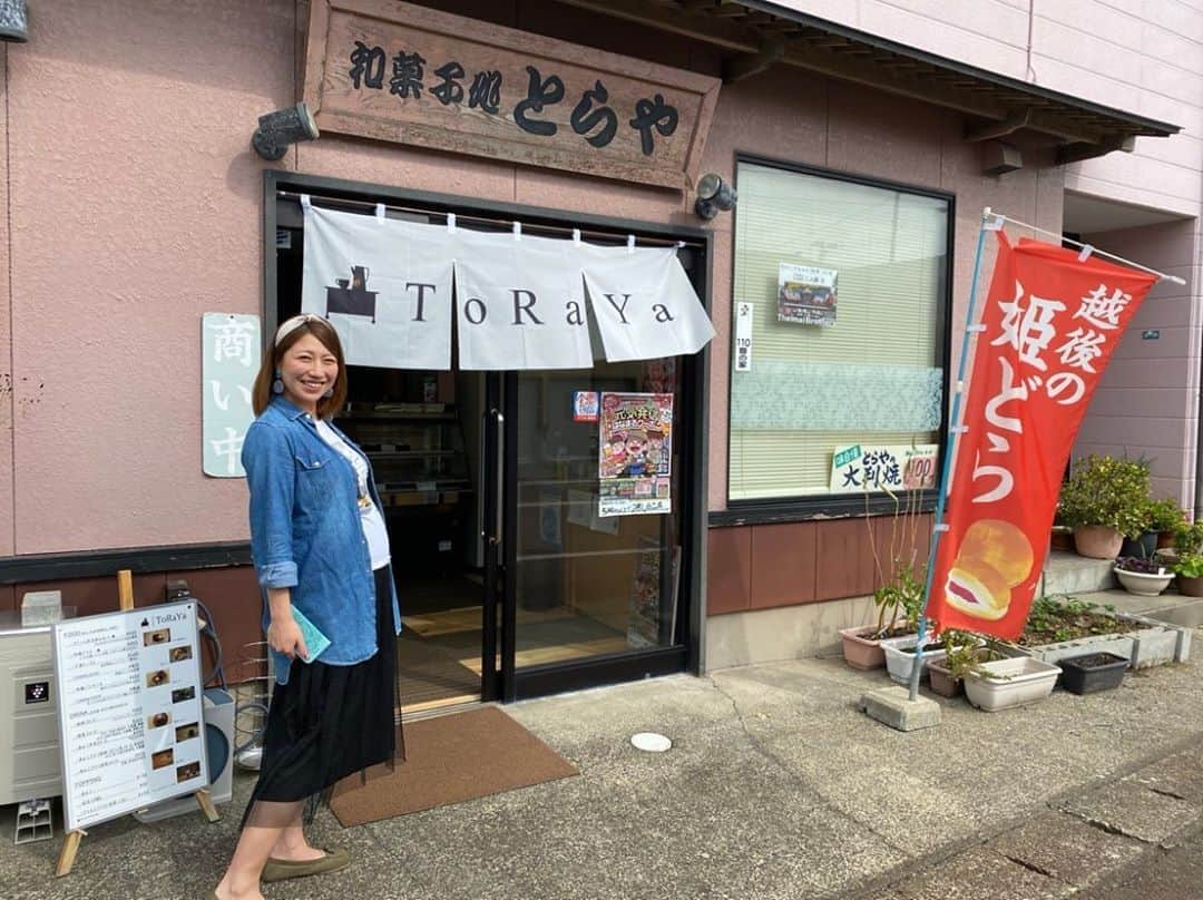 宮川杏奈さんのインスタグラム写真 - (宮川杏奈Instagram)「9月にオープンしたとらや菓子店のcafe ToRaYaまでドライブ🚗💨 . 数量限定のモンブランも食べられて 他にもお目当ての品を食べてきました🌰💕 3人で行くといろいろ少しずつ食べられて嬉しい👍🏼 . もう甘いモノいらない💦 しょっぱいモノが食べたーいってなりましたが どれもこれも美味しかった🥺✨ . さてさて今日から妊娠30週です‼️ あと7週間で生産期だと思うとあっとゆーま🤰🏽笑 今日の摂取カロリーでまた育ったなwww 👶🏼さん育ち盛り🍼 . #カフェ #カフェ巡り  #カフェスタグラム  #cafe #cafestagram  #ドライブ #ベビー小物  #プレママ #プレママさんと繋がりたい  #プレママライフ  #ベビー服 #マタニティ  #マタニティアカウント  #初マタニティ #マタニティフォト #妊婦コーデ  #妊婦生活  #ベビー服 #ぷんにー #ぷんにーらいふ」10月18日 22時27分 - an1221na