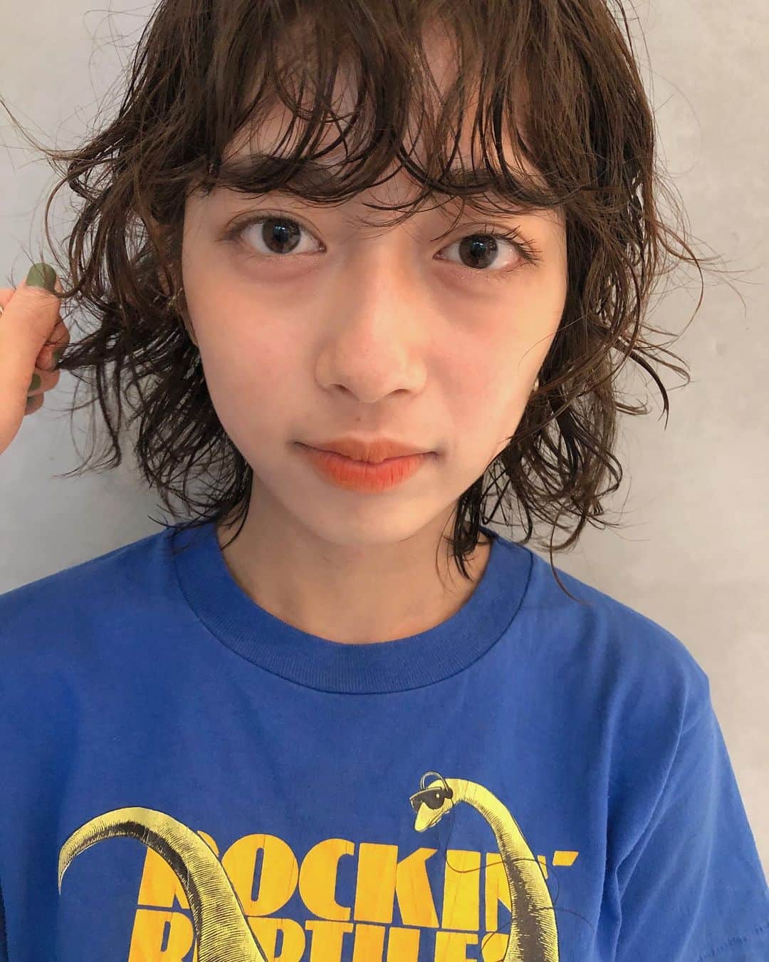 野々口祐子のインスタグラム：「ウルフレイヤーに パーマ➰➰ バングもしっかりね➰ #ウルフヘア #パーマ #nono_hair #syan_tokyo」