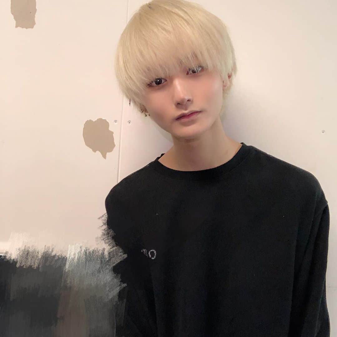 なおさんのインスタグラム写真 なおinstagram 今日もありがとう メンズアイドル メンズ地下アイドル ダンスボーカルユニット 金髪 ハイトーン メンズヘア ヘアカタログ メンズコーデ 雰囲気 メンズメイク Ulzzang Me Selfie Tflers 10月18