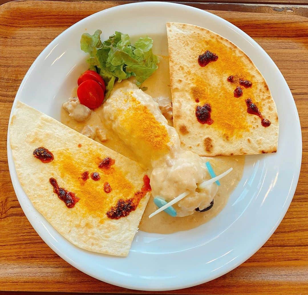 のインスタグラム：「怪獣を食す🍛 #モスラ #ゴジラ #curry #カレー #godzilla #mothra  #カレーライス #ハンバーガー #ゴジラ迎撃作戦 #ニジゲンノモリ #飯テロ #ぎわちん」