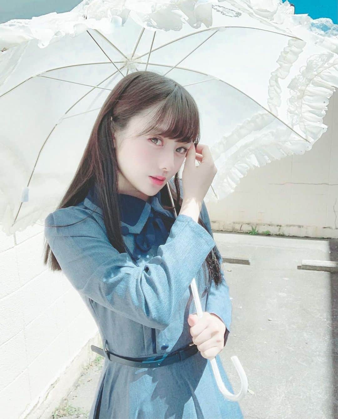 緑川百々子のインスタグラム：「長い髪はお守りみたいなもので、それに頼らなくても生きていけると思ったから切ったのだけど、そういう些細なジンクスにも縋りたくなってしまう瞬間は今もあるよ」
