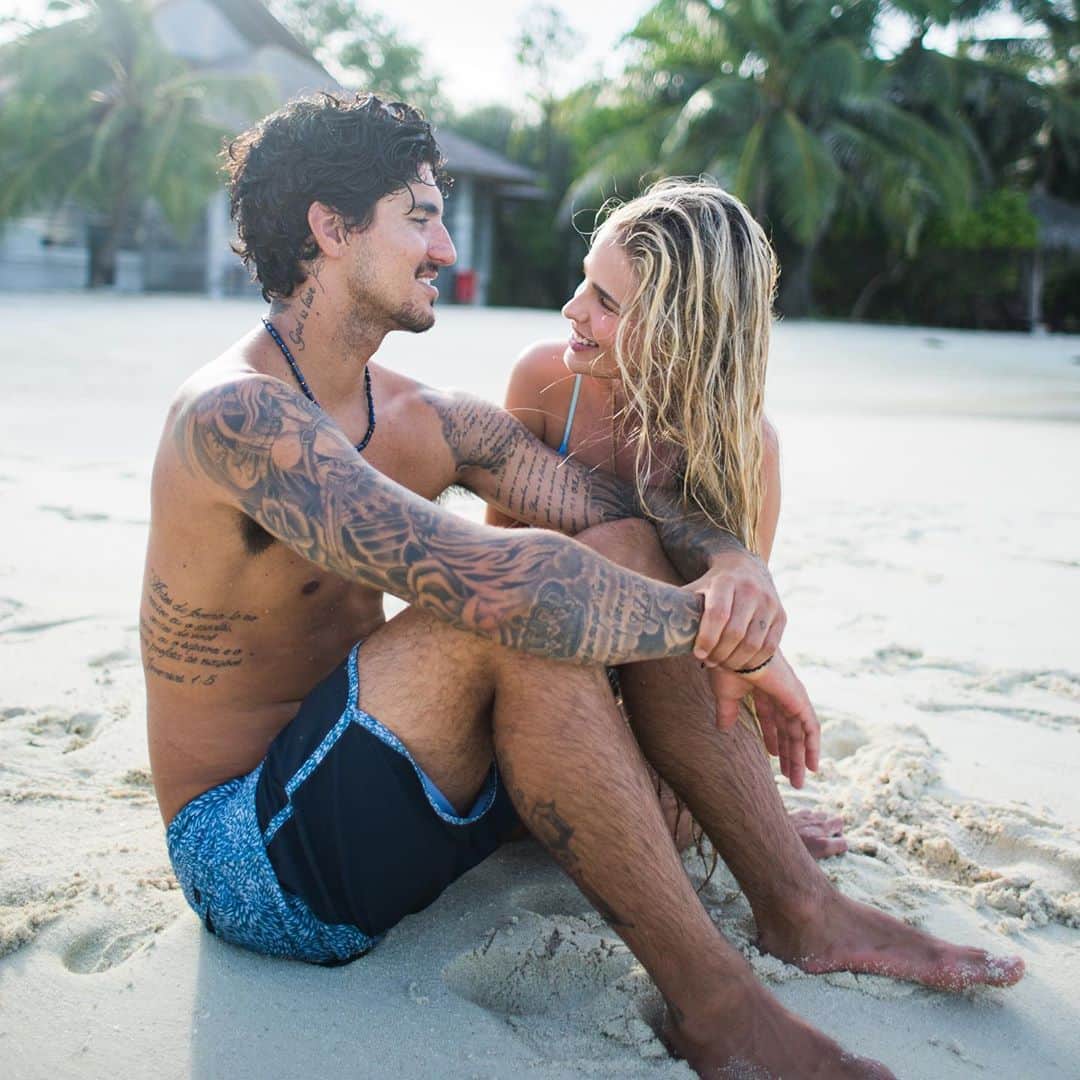 ガブリエル・メディーナのインスタグラム：「Praiou ll Beach day with luv ❤️」