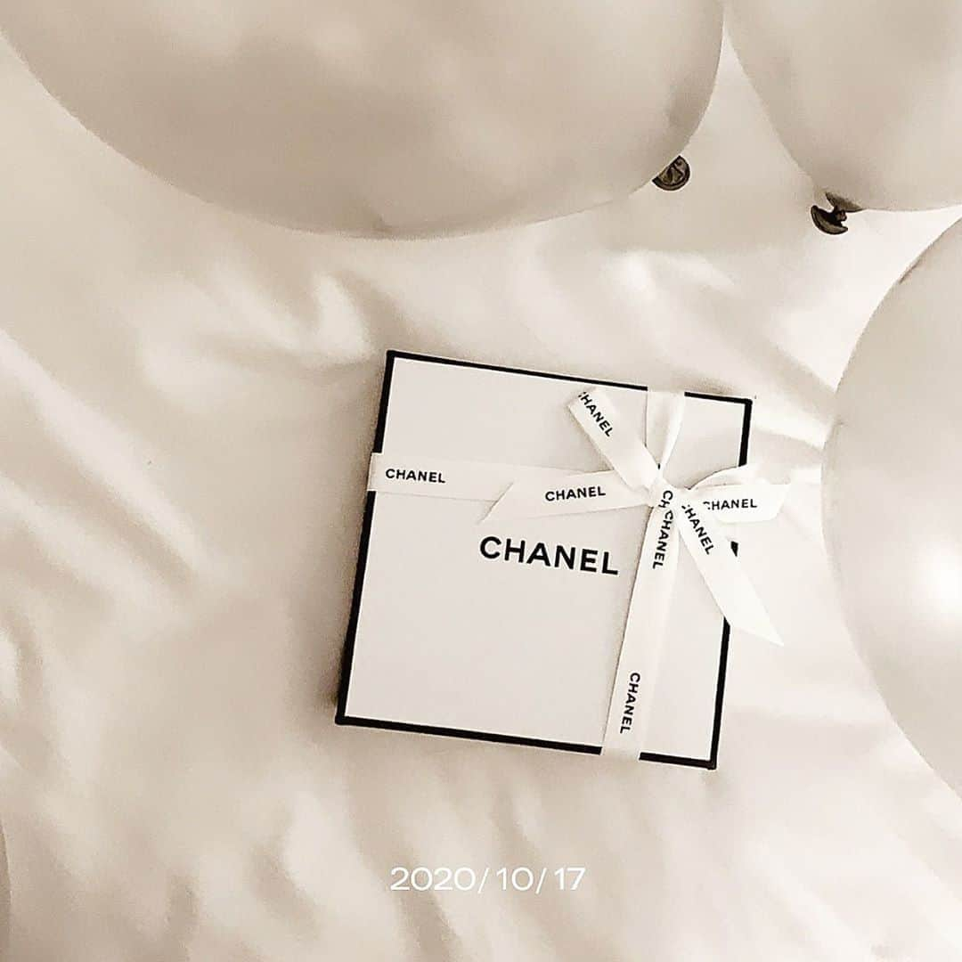 hanaさんのインスタグラム写真 - (hanaInstagram)「・ #birthdaypresent #1017 #CHANEL」10月18日 22時41分 - __87.hana_