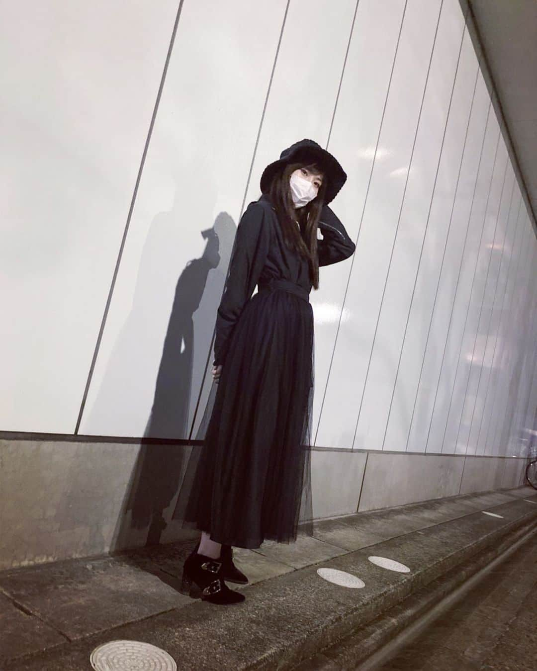 谷真理佳のインスタグラム：「「魔女みたい🧙‍♀️﻿」 って言われましたが私服です🥴❤️﻿ ハロウィンがやってきますね🎃。﻿ #私服﻿ #jouetie﻿ #Halloween﻿ #毎年 #家で﻿ #ホラー映画 👻」