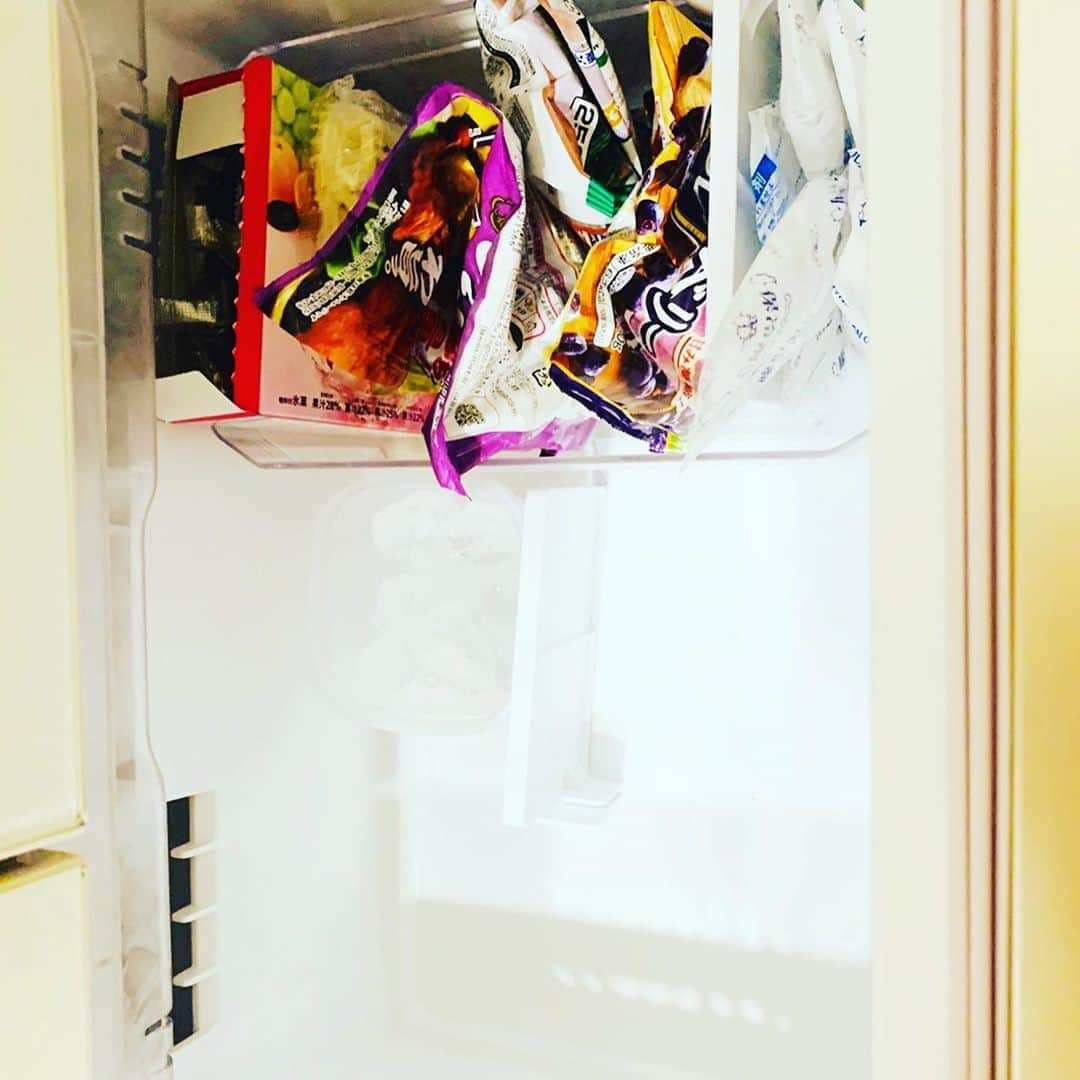 浜名ランチさんのインスタグラム写真 - (浜名ランチInstagram)「冷蔵庫買いました！！  タッチであく喜び！！  まだきちんと片付けできてませんが、こんなに広くて最高に幸せ💓 #新しい冷蔵庫 #毎日幸せ #同棲生活 #浜名ランチ」10月18日 22時47分 - hamanaranch