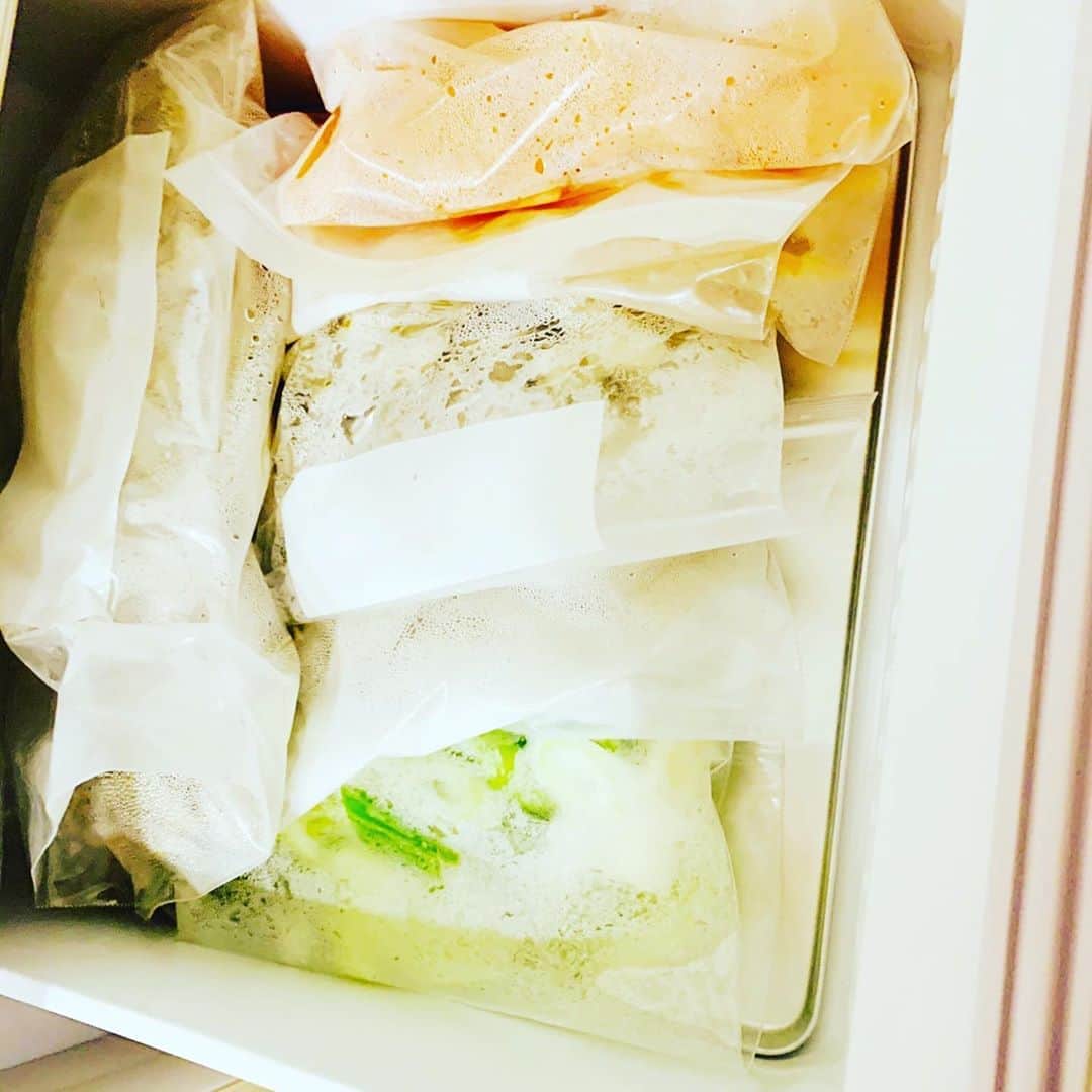 浜名ランチさんのインスタグラム写真 - (浜名ランチInstagram)「冷蔵庫買いました！！  タッチであく喜び！！  まだきちんと片付けできてませんが、こんなに広くて最高に幸せ💓 #新しい冷蔵庫 #毎日幸せ #同棲生活 #浜名ランチ」10月18日 22時47分 - hamanaranch