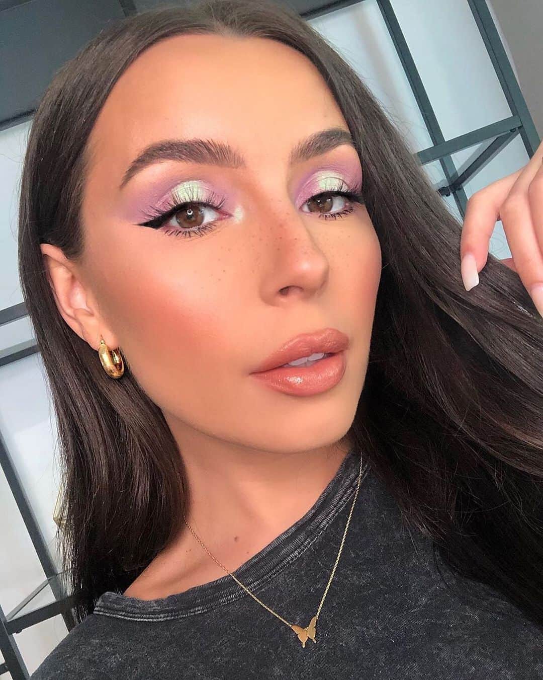 Kylie Cosmeticsさんのインスタグラム写真 - (Kylie CosmeticsInstagram)「@jayyglamm wearing hickory skin concealer 💜 last day to shop our buy one, get one FREE skin concealers on kyliecosmetics.com ✨ ends 11:59pm pst!」10月18日 22時48分 - kyliecosmetics