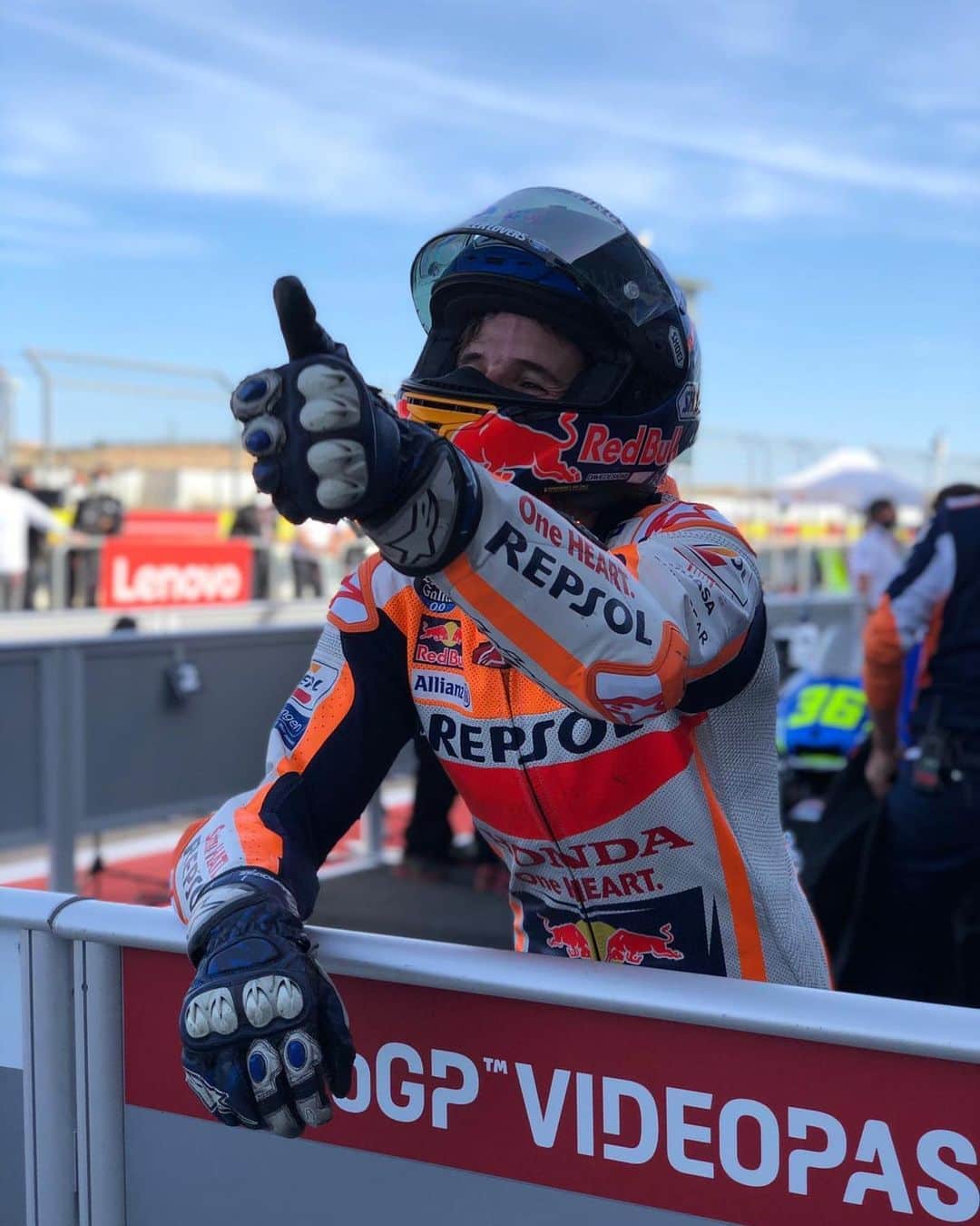 レプソル・ホンダのインスタグラム：「And that's ANOTHER podium for @alexmarquez73!  🥈🥈🥈🥈  He makes it 850 premier class podiums with an INCREDIBLE ride at the #AragonGP」