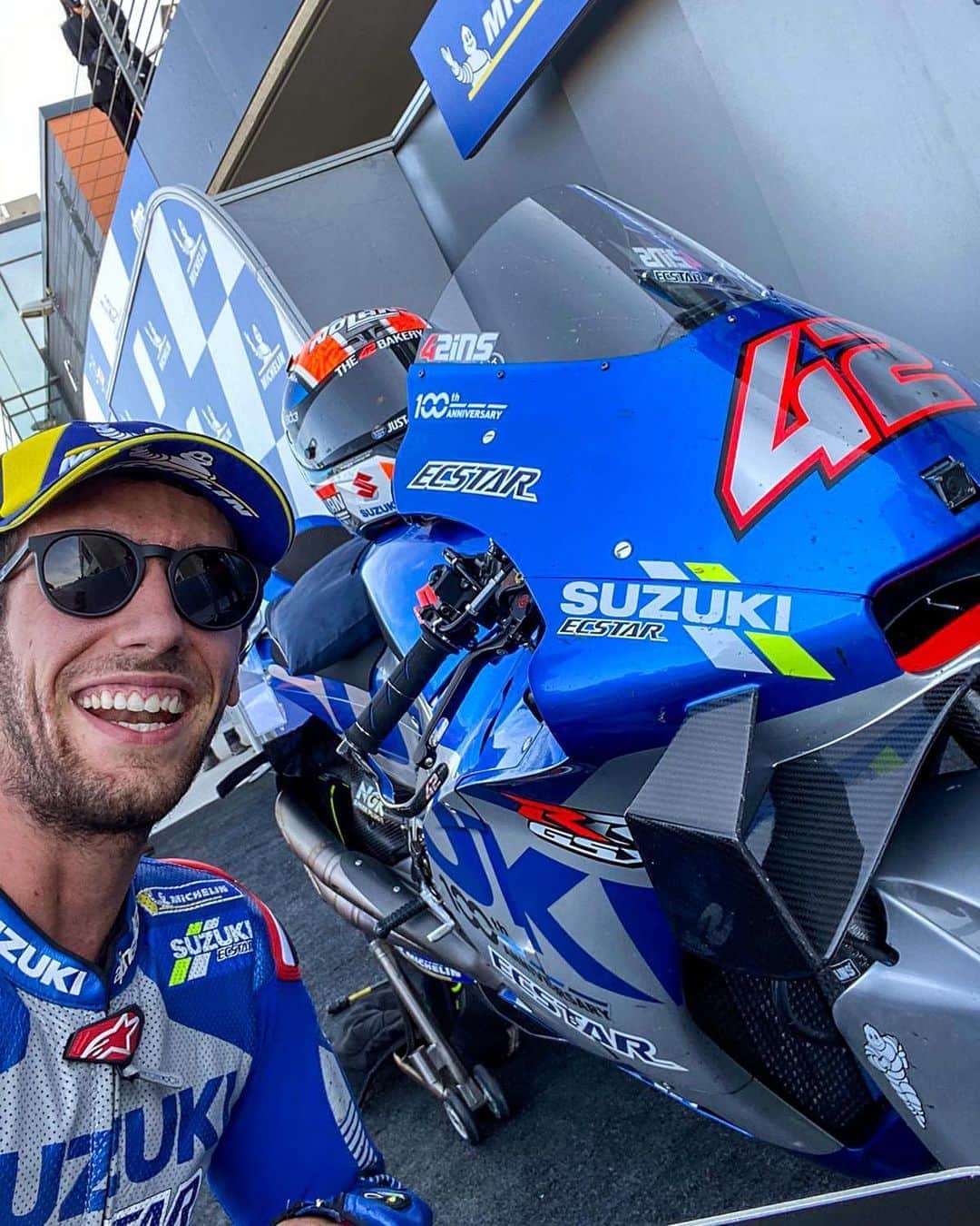 MotoGPさんのインスタグラム写真 - (MotoGPInstagram)「@alexrins takes the #AragonGP 🏁 VICTORY 🥇 to become the 8th different #MotoGP winner of 2020! 👏👏👏 #AR42」10月18日 22時58分 - motogp