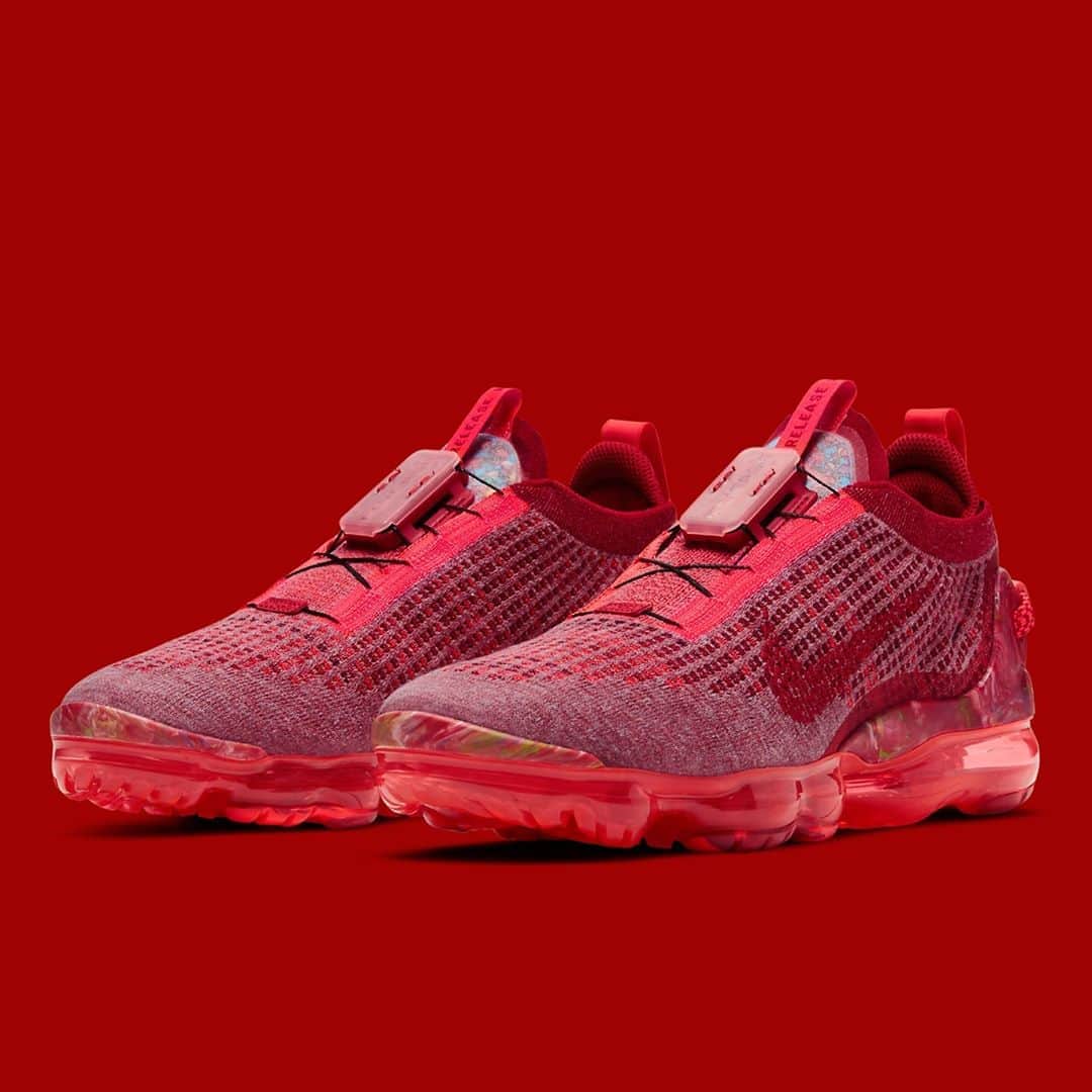 Sneaker Newsさんのインスタグラム写真 - (Sneaker NewsInstagram)「More colorways of the Nike Vapormax 2020 Flyknit emerges as a "Triple Red" version emerges ahead of its November release. Tap the link in our bio for full details.」10月18日 23時01分 - sneakernews