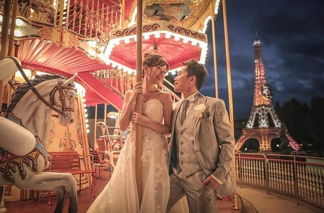 Choole 業界初、オンライン結婚式準備サービスさんのインスタグラム写真 - (Choole 業界初、オンライン結婚式準備サービスInstagram)「\これからの時期にぴったり💕/ 遊園地でのイルミネーション前撮り✨ . これからの季節はイルミネーションが煌めく季節ですよね❤︎ . 街中のイルミネーションはもちろん、遊園地での撮影はまた特別感のあるお写真が◎ . ぜひ参考にしてみて下さいね🕊 . photo  by @decollte_weddingphoto  他の投稿も素敵なものばかりですので、﻿ ぜひチェックしてみてください  ——————————————————— トキハナの公式サイトでは 会場・ドレス・ヘアメイクなど たくさんのアイテムをご紹介👗👑 @tokihana_weddingからHPをチェック♡  トキハナでは、「ベストレート保証」「持ち込み自由」の特別なプランを用意⛪ 元プランナーが、安心できる結婚式場を中立な立場で一緒に見つけます😊  LINEやサロン、オンラインで元ウエディングプランナーに無料相談！ 1分でカンタン結婚式場診断も🕊️  ———————————————————」10月18日 23時04分 - tokihana_wedding