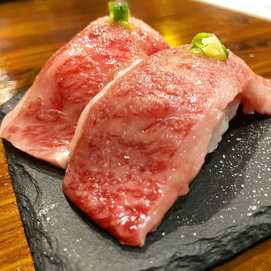 坂本詩緒里さんのインスタグラム写真 - (坂本詩緒里Instagram)「🍖💕  #肉寿司 #レバテキ #しおログ #おいしぃちゃん  #飯テロ #よるごはん #グルメ #お肉 #肉 #寿司 #とろ #夕食 #明日からまた頑張ります #dinner #japanesefood #meat #food #sushi」10月18日 23時06分 - jpba529