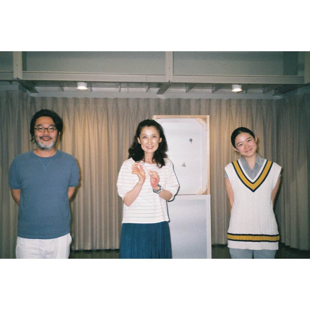 藤野涼子のインスタグラム：「film 現像しました📸 公演してもう３週間経ってしまいました。 あっという間に10月の中旬だ…🍁 #冷蔵庫のうえの人生　#一路真輝　さん　#林正樹　さん」