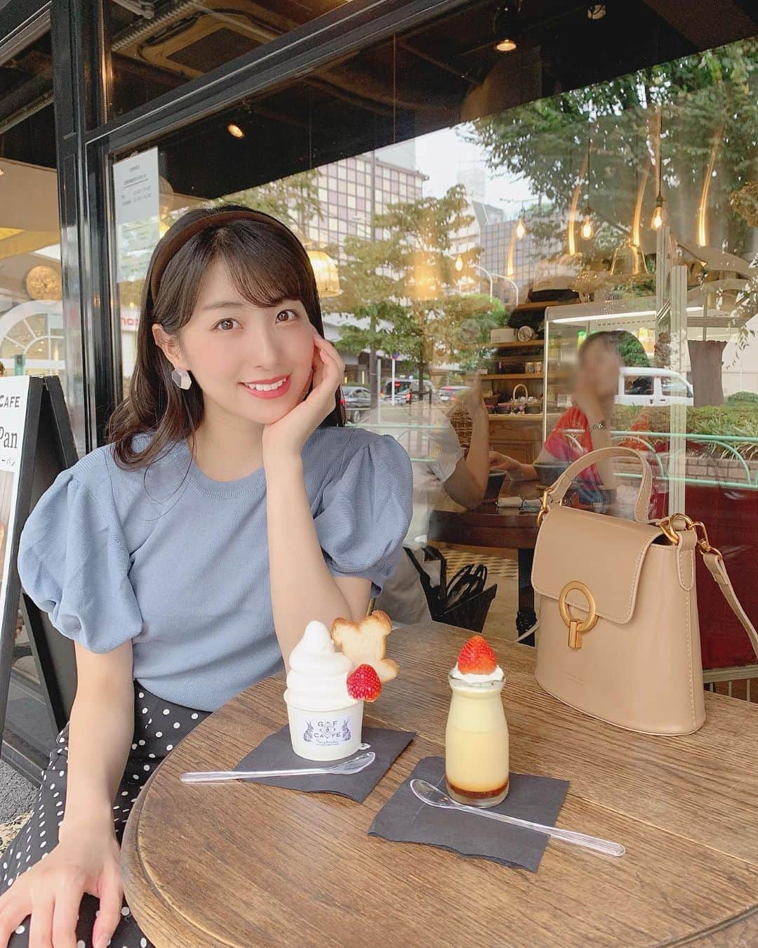 のインスタグラム：「二子玉川にある【#グルテンフリーカフェタマクーヘン】に行ってきました💗 . . ソフトクリームもプリンも美味しすぎた🥰🍓🍦🍮 . . #コーデ記録 #tops : #grl @grl_official  #skirt : #allamanda @allamanda.official  #shoes : #rande @re_rz #rezoy #bag : #韓国通販  . . #グルテンフリー #カフェ #グルテンフリーカフェ #タマクーヘン #二子玉川 #二子玉川カフェ #二子玉川グルメ #二子玉 #カフェ巡り  #カフェスタグラム #純喫茶 #プリン #プリン部 #プリン🍮 #glutenfree #glutenfreefood #glutenfreelife #cafe #cafestagram」