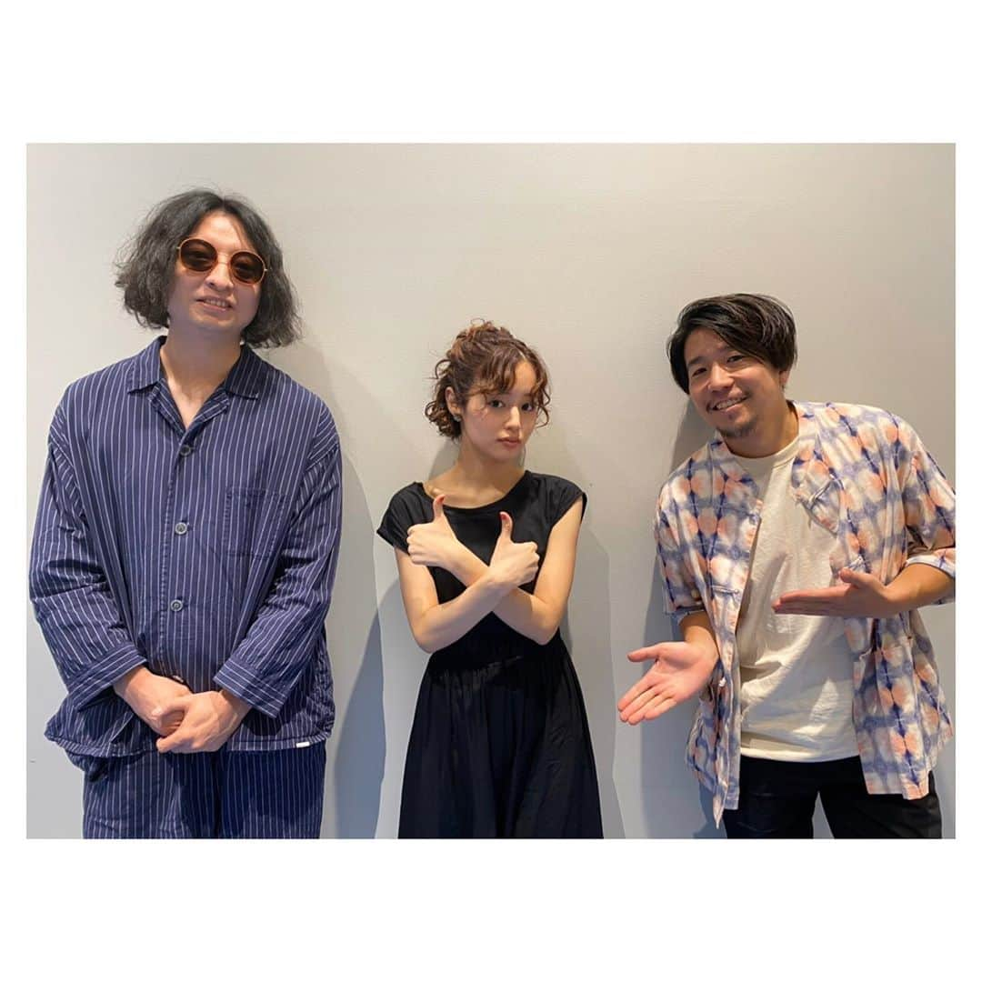 藤原さくらさんのインスタグラム写真 - (藤原さくらInstagram)「本日はJ-WAVE  innovation world FESTAありがとうございました！  プラネタリウムで歌うなんて ロマンチックすぎて夢のようだったなぁ…  そして、今回自分のステージでは 筑波大学のNu ink. の皆さんに 作っていただいた映像と共に、 春の歌を歌いました😌  Zoomでやりとりしていたので、 現地で映像を見た時は大感激😳🙏 歌っていてとっても気持ち良かったです！  その後のセッションでは マイキーさんと 「Somewhere over the rainbow」 別所さんも一緒に 「What a wonderful world」 歌わせていただきました😊  今日はたのしかったなぁ〜〜  髪の毛もクルクルにしてもらったので 楽屋が隣だったovallに、 私もメンバーにして欲しいと話すと セッキーさんとゴッチさんに 良いよ〜と言われました  言質、今日もしっかり取ってます  #今日から私もovall #本当はアニーを意識 #イノフェス」10月18日 23時14分 - mammothsakura