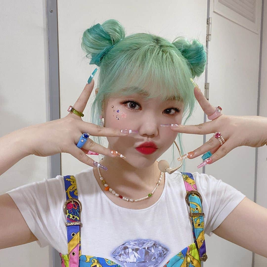 スヒョンさんのインスタグラム写真 - (スヒョンInstagram)「안녕히주무세여👽」10月18日 23時18分 - akmu_suhyun